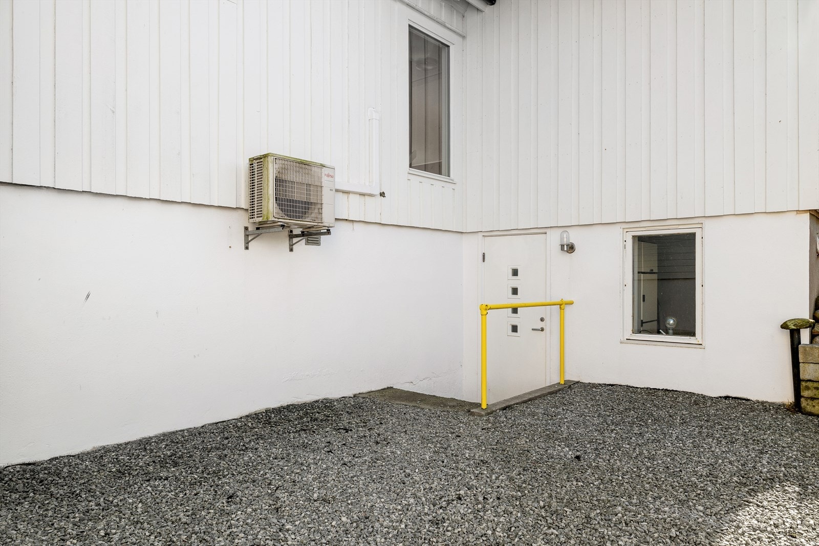 Egen inngang til underetasjen. Galleribilde