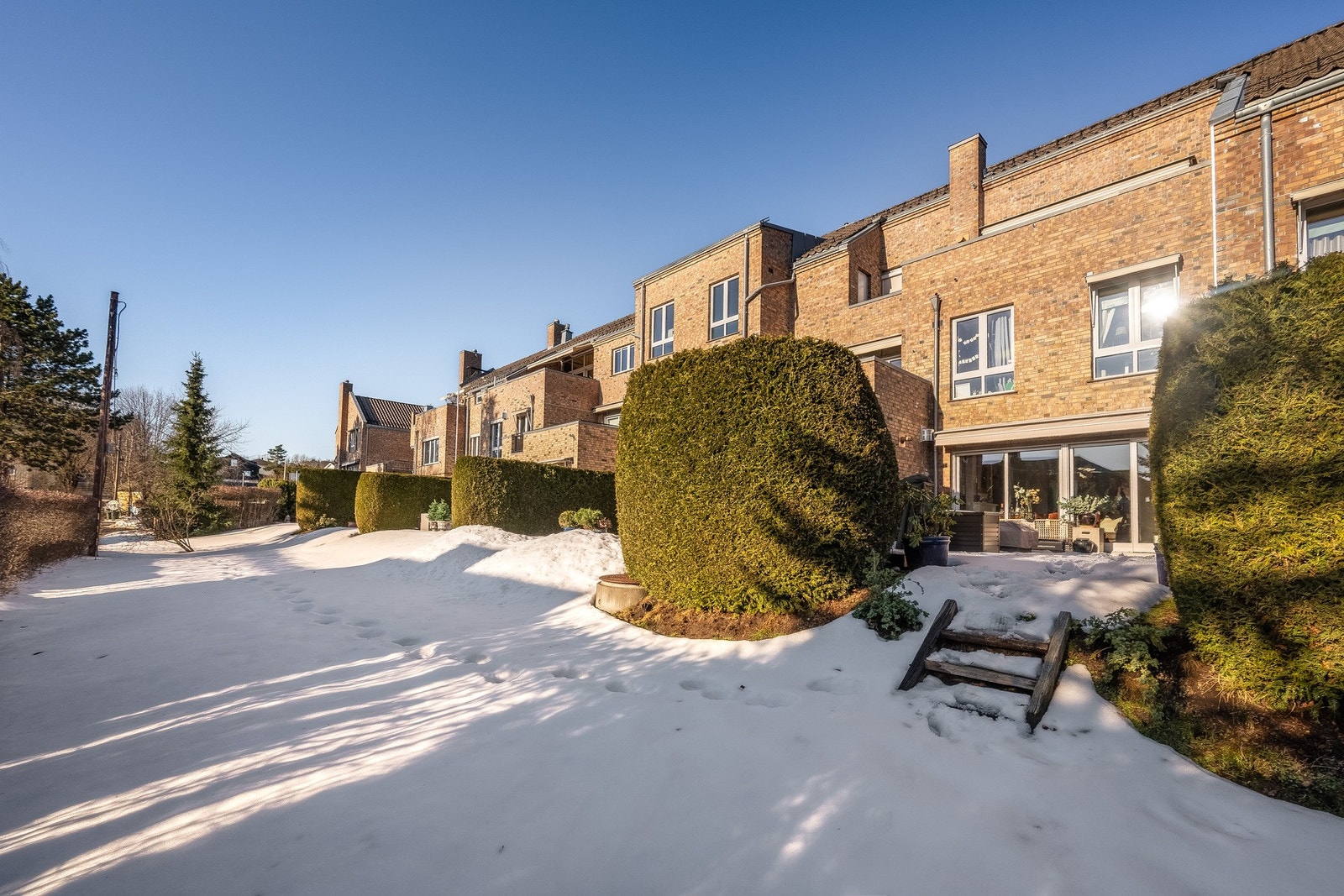 Fra terrassen leder en trapp ned til felles hage. Galleribilde