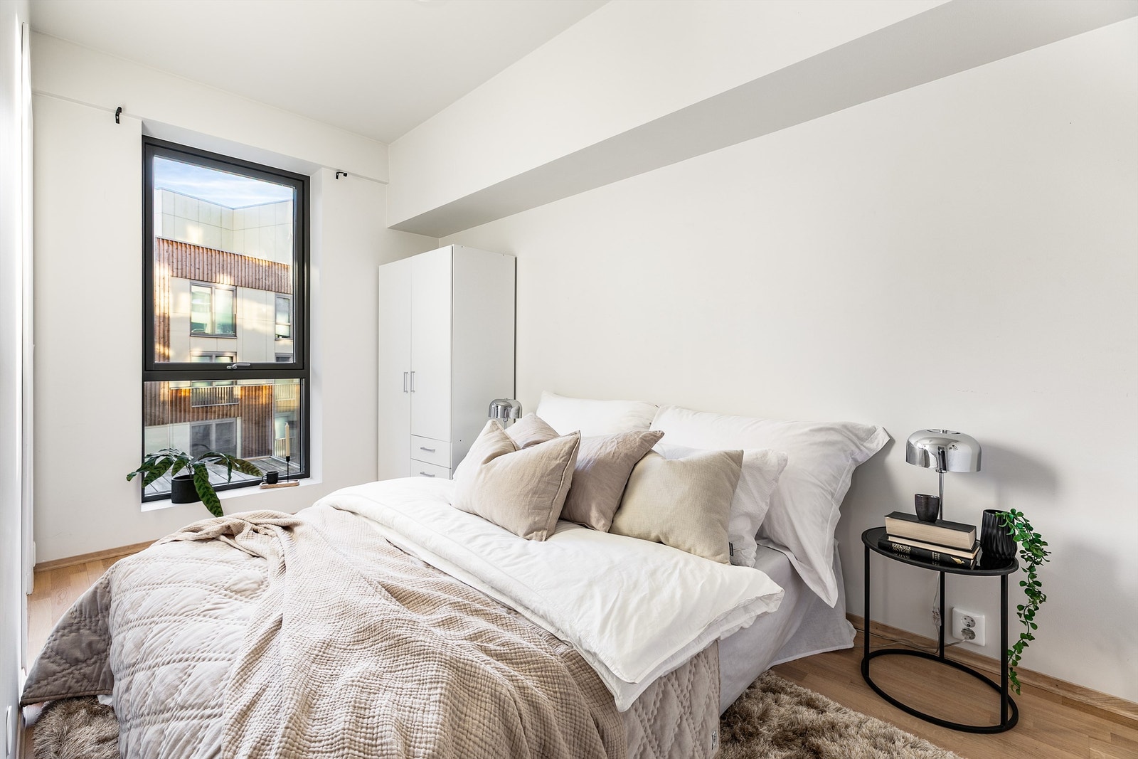 I soverommet medfølger garderobeskap. Galleribilde