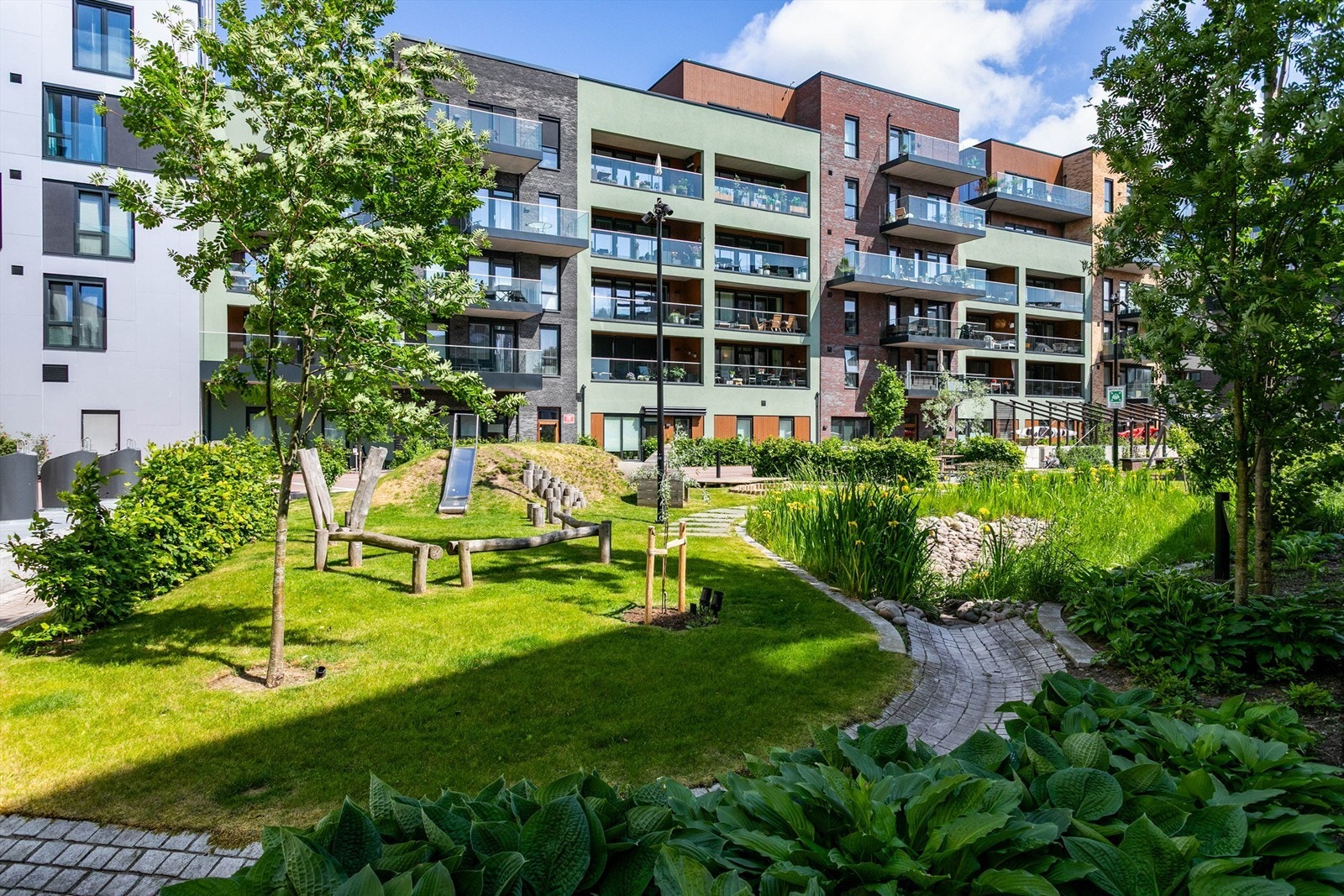 Torget midt i Støperiet er en flott møteplass som inviterer til aktiv bruk. Galleribilde