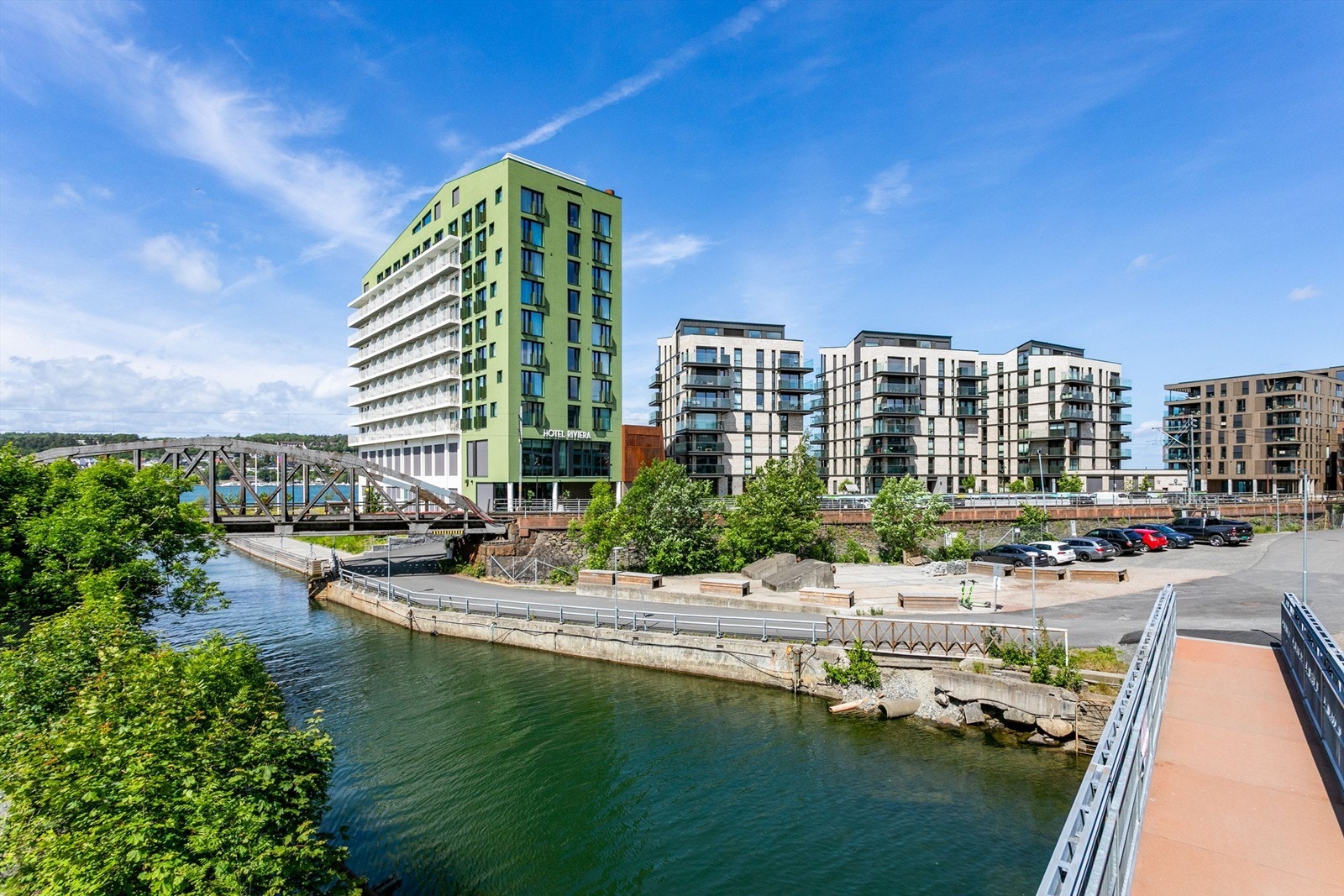 Nye gangbroer over Mosseelva kobler Verket på byens veletablerte sentrum. Galleribilde