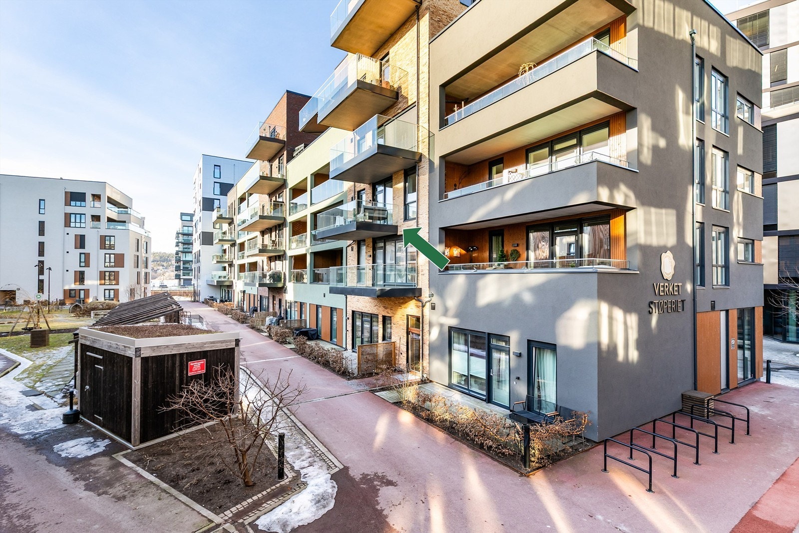 Leiligheten er i sin helhet orientert i sydlig retning og inn mot Torget - Støperiets fine gårdsrom.
Fotograf; Børge Oppegård. Galleribilde