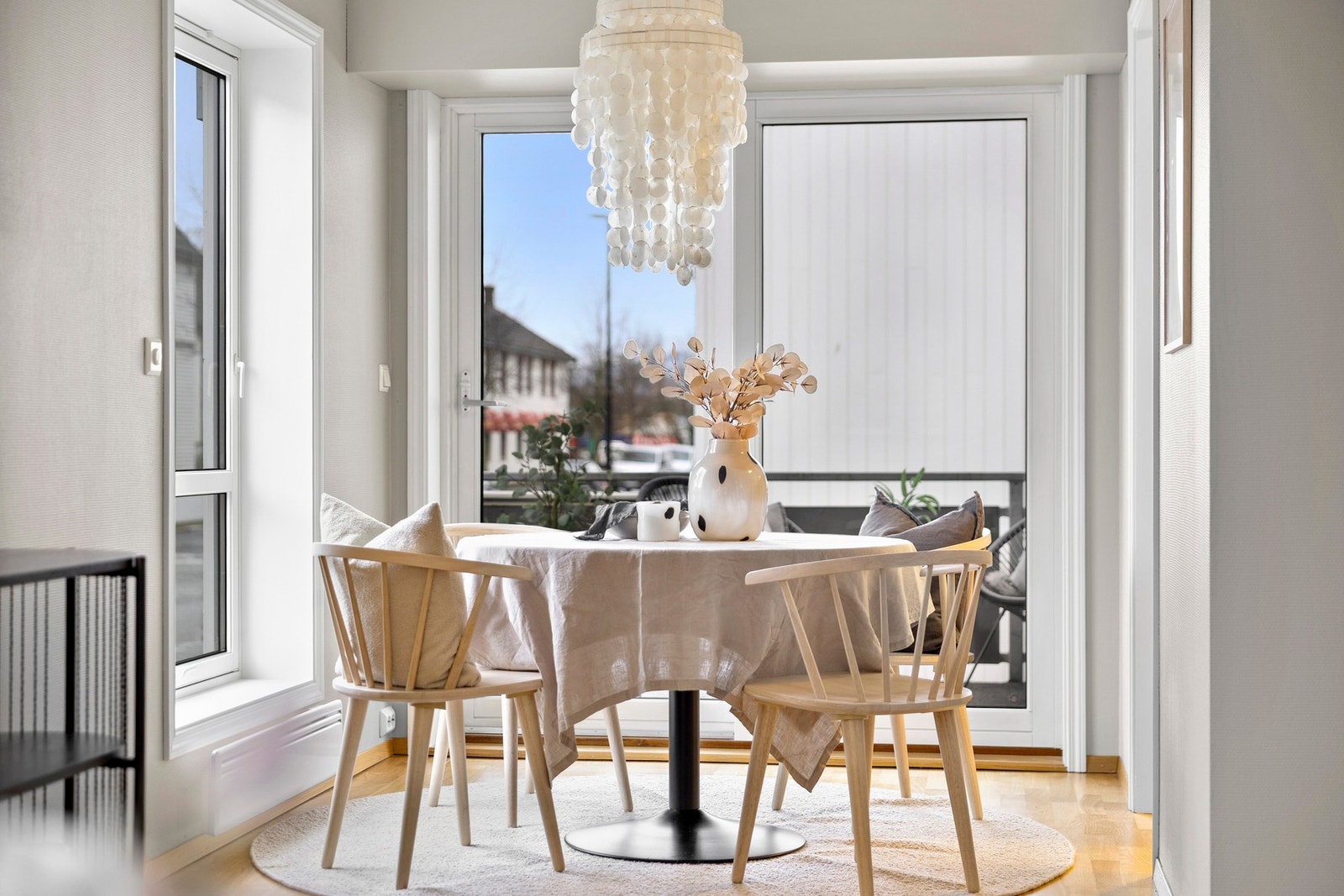 Praktisk plass til spisestue. Galleribilde