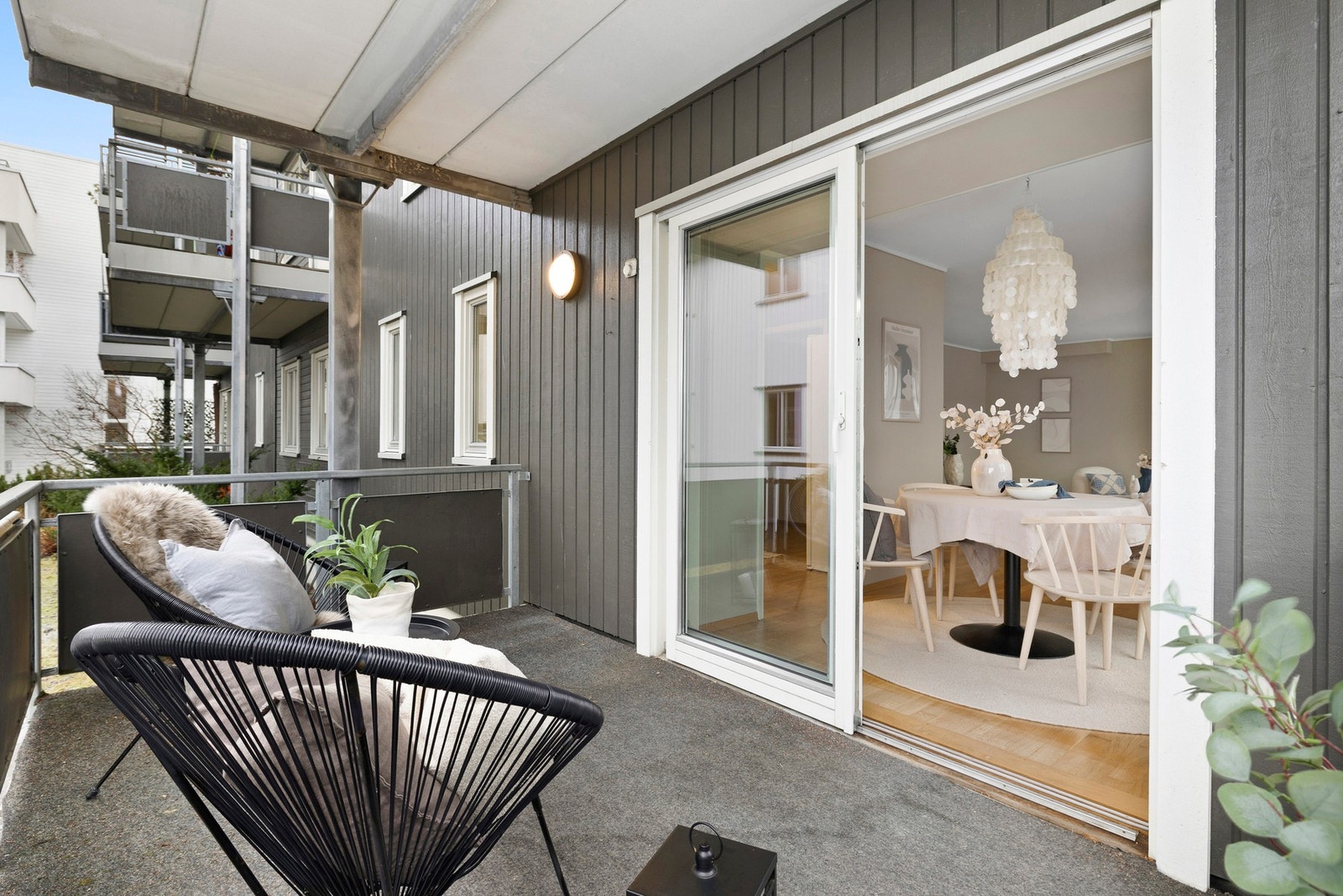 Sørvendt balkong på 8 kvm. Galleribilde