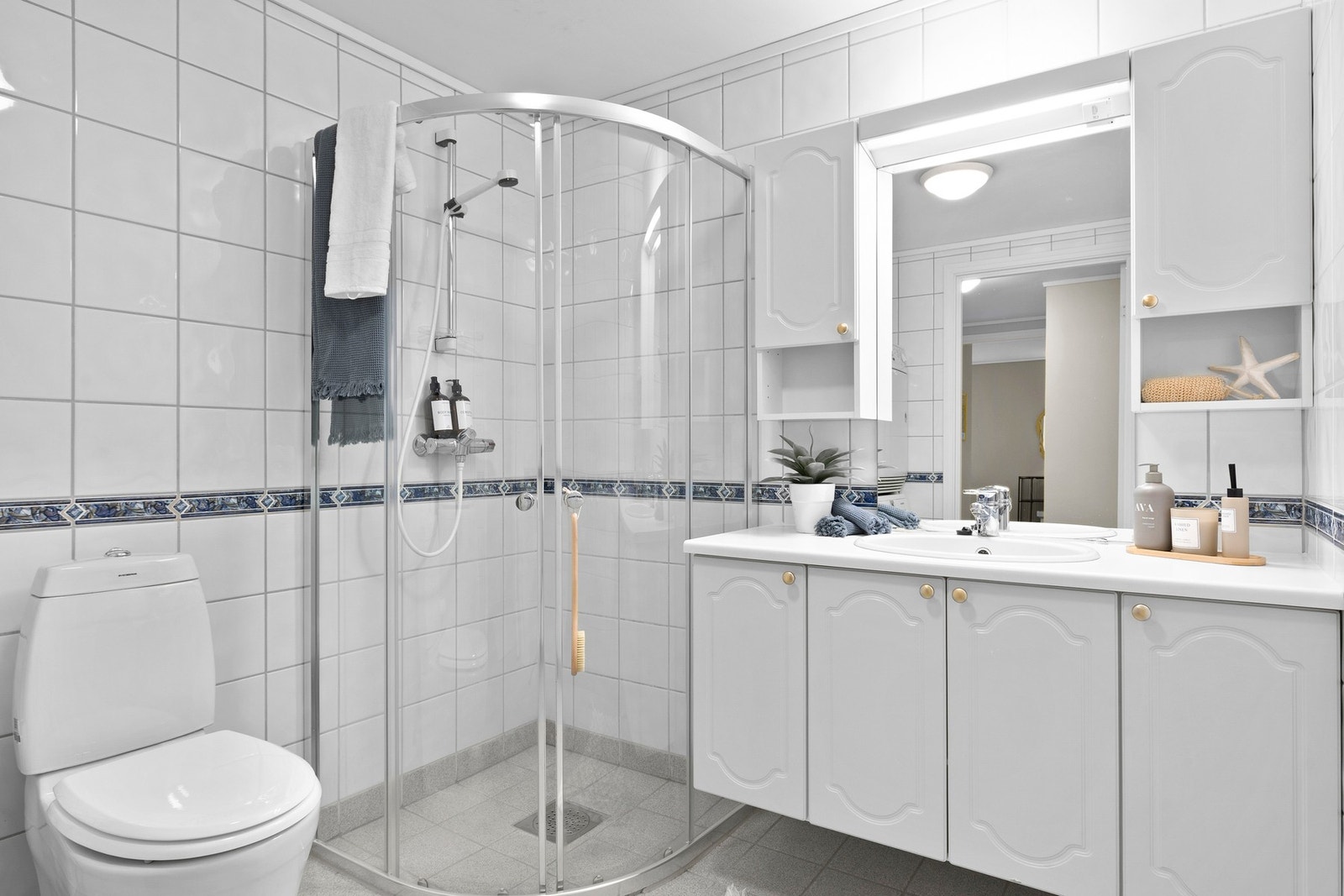 Opplegg for vaskemaskin og tørketrommel. Galleribilde