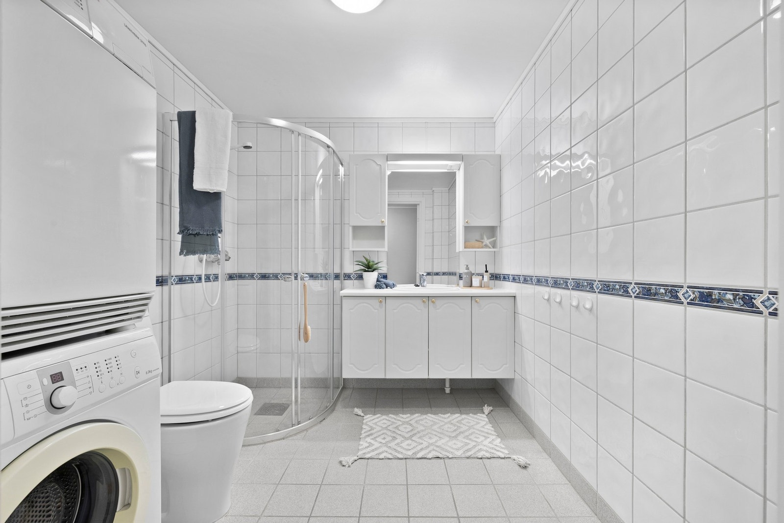 Pent flislagt baderom. Galleribilde