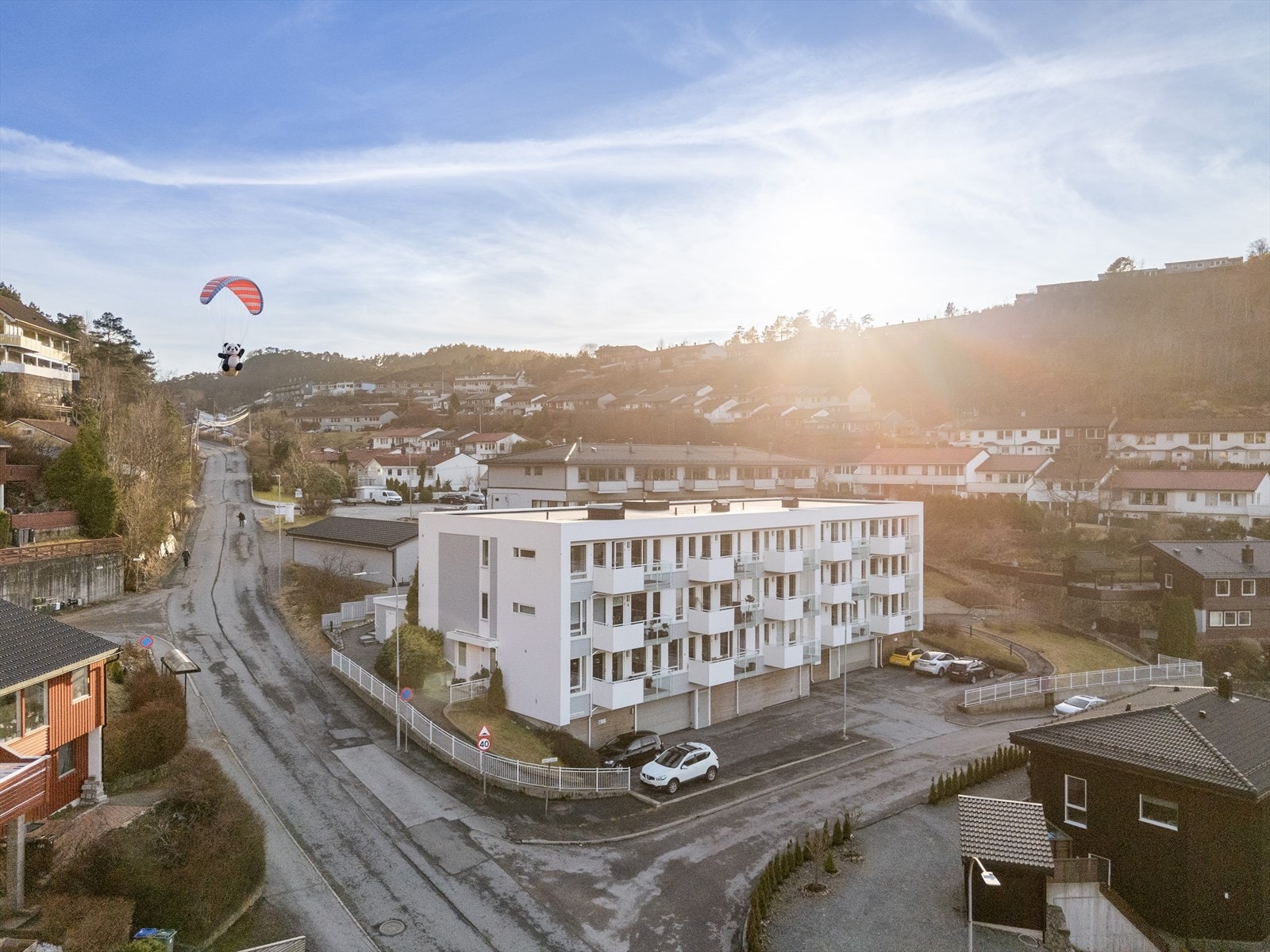 - For den aktive er det kort avstand til både Nipedalen borettslag og Laksevåg idrettshall for ballspill og andre aktiviteter - Galleribilde