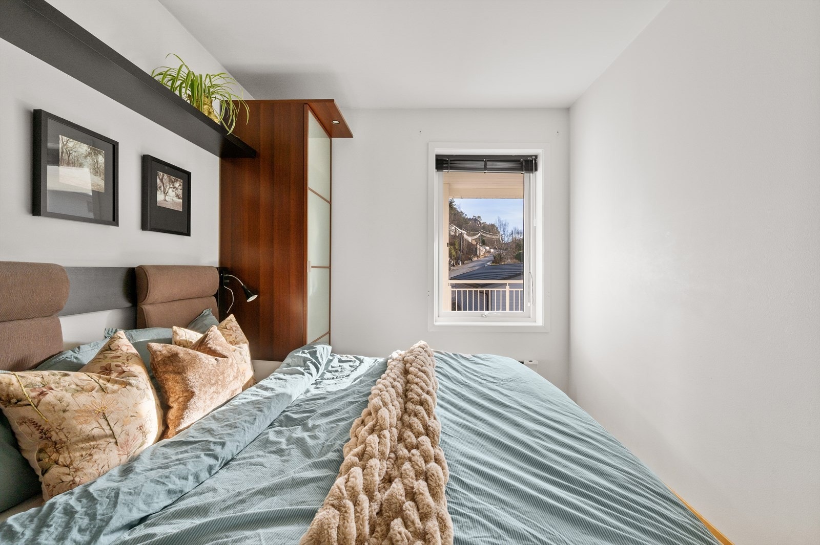 - Merk praktisk garderobeløsning som medfølger handelen kostnadsfritt - Galleribilde