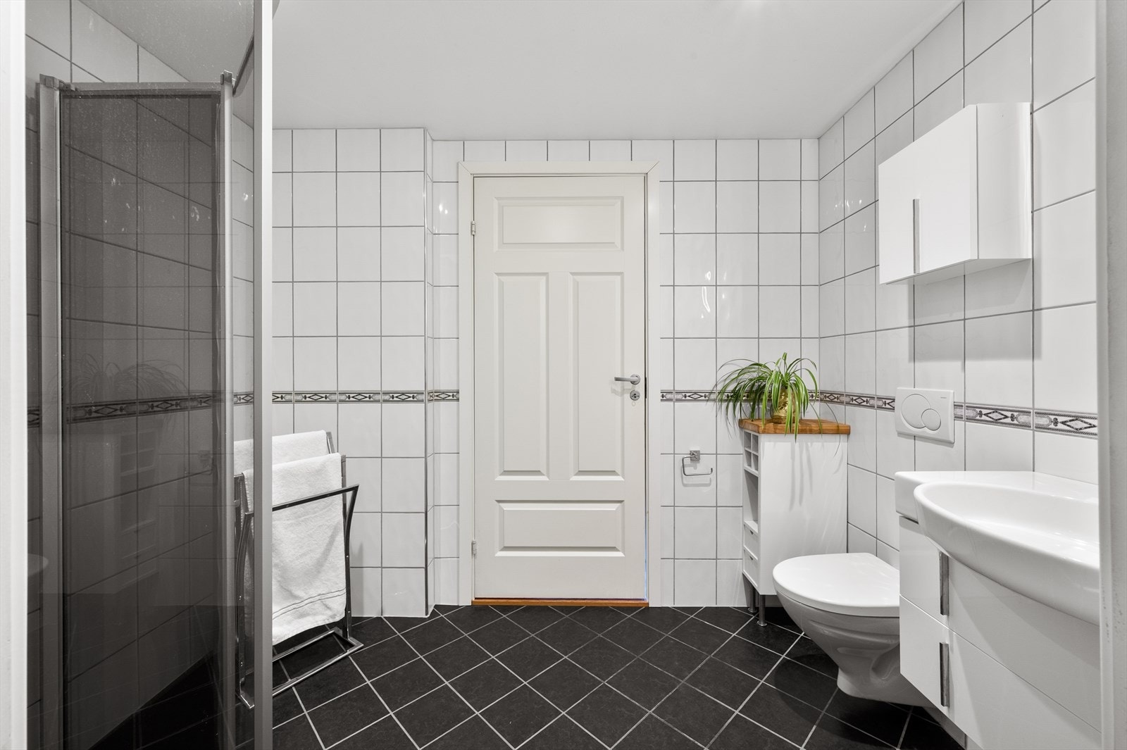 - Badet måler 4,9m² - Galleribilde