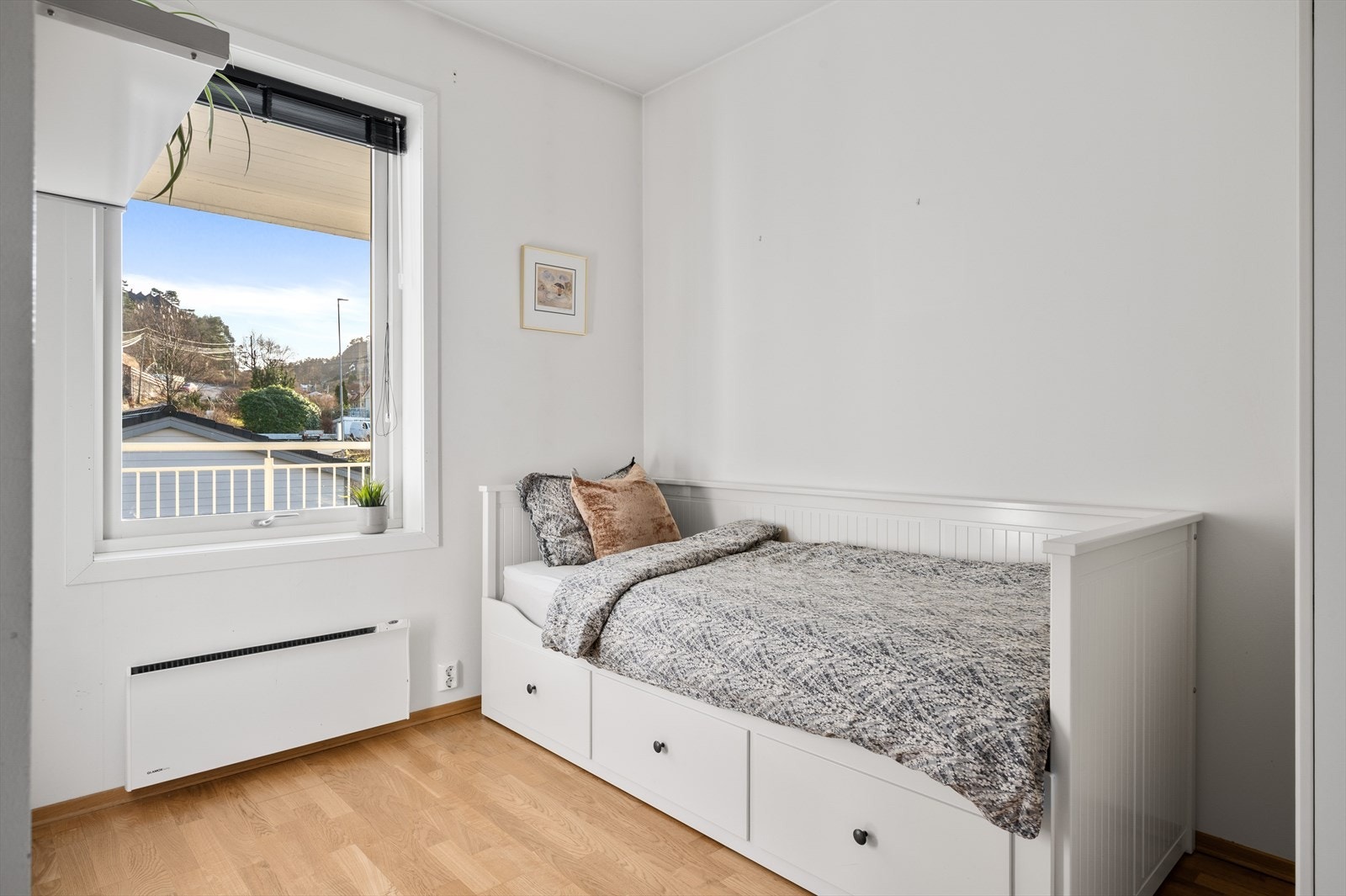 - Soverom 2 er også av god størrelse og måler 8,2 m² - Galleribilde