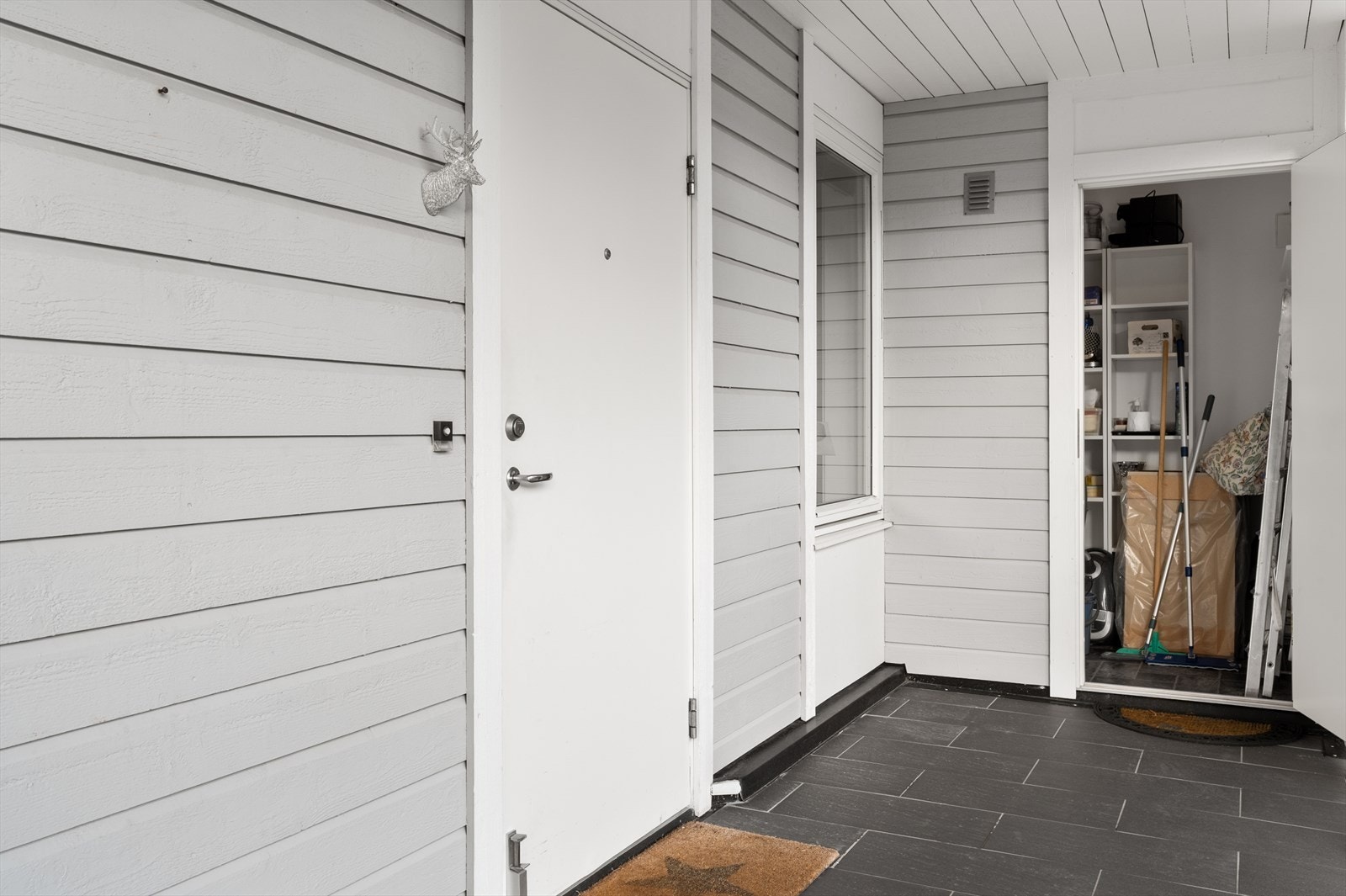 - Merk ekstern bod like utenfor egen inngangsdør! - Galleribilde