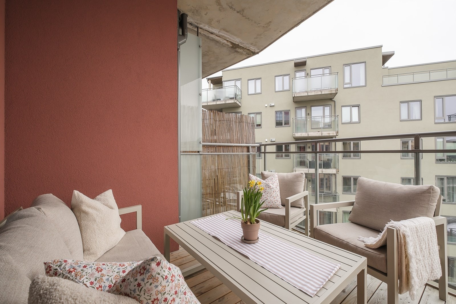 Balkongen kan enkelt innredes etter ønske og behov. Galleribilde