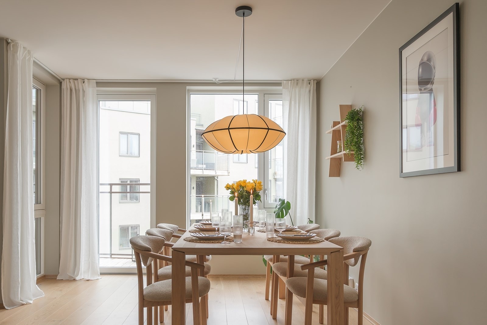 Fra stuen har man utgang til en romslig, sørøstvendt balkong på 10 kvm. Galleribilde