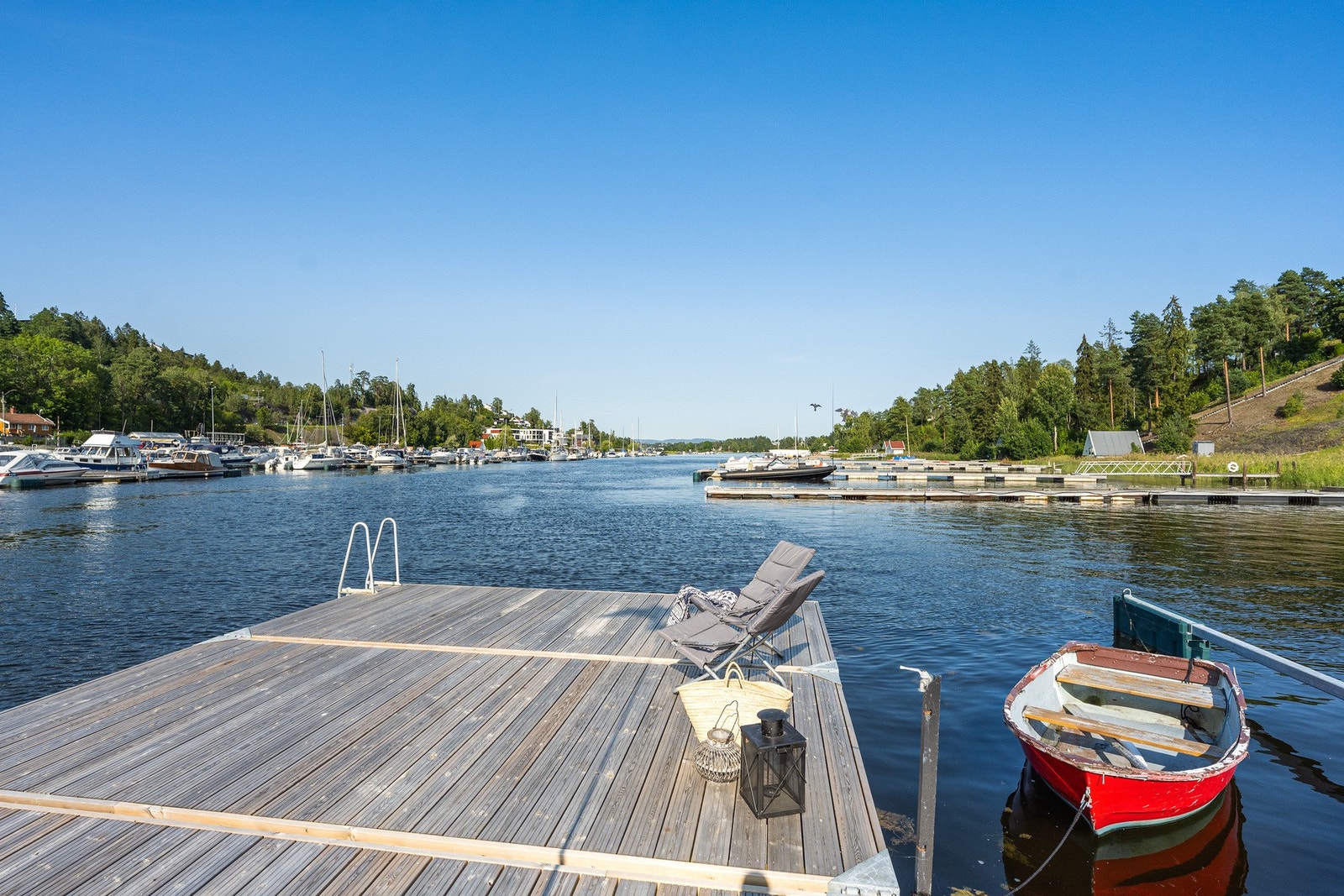 Her i Sundveien 35B får dere hus og hytte i ett - her trenger dere ikke å reise bort i feriene. Galleribilde