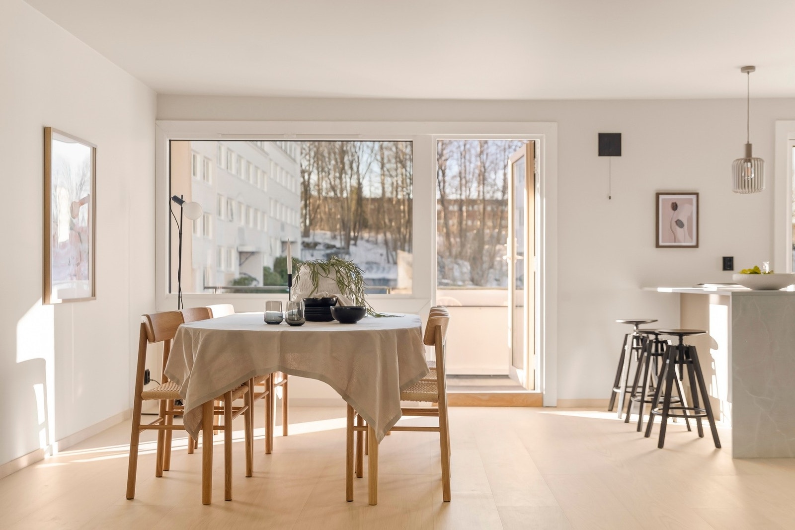 I 2025 ble alle vinduer og balkongdør skiftet ut i regi av borettslaget. Galleribilde