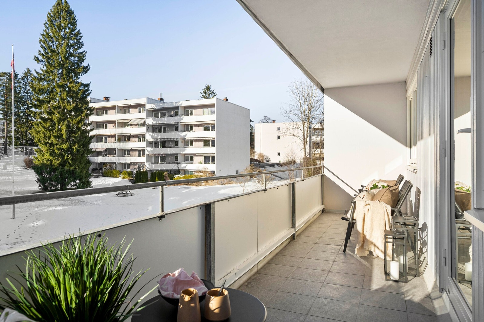 Fra stuen er det utgang til en vestvendt balkong på 10 kvm. Galleribilde