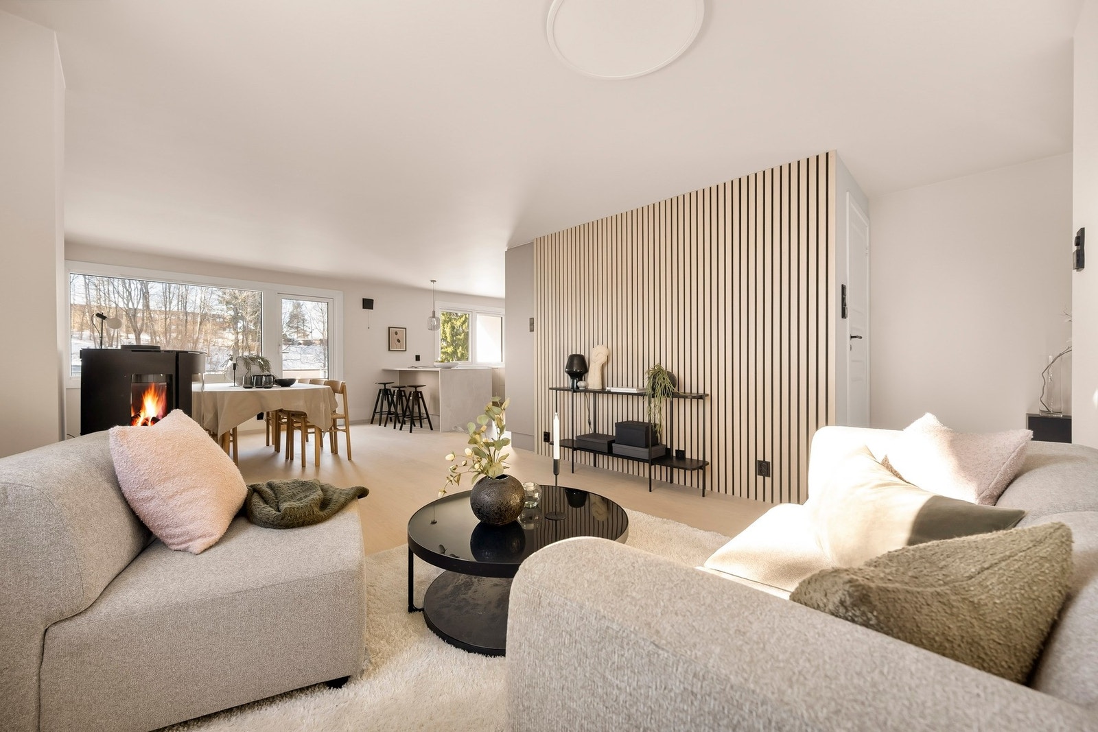 Boligens sosiale sone er lys og innbydende, med mulighet for et 3. soverom om ønsket. Galleribilde