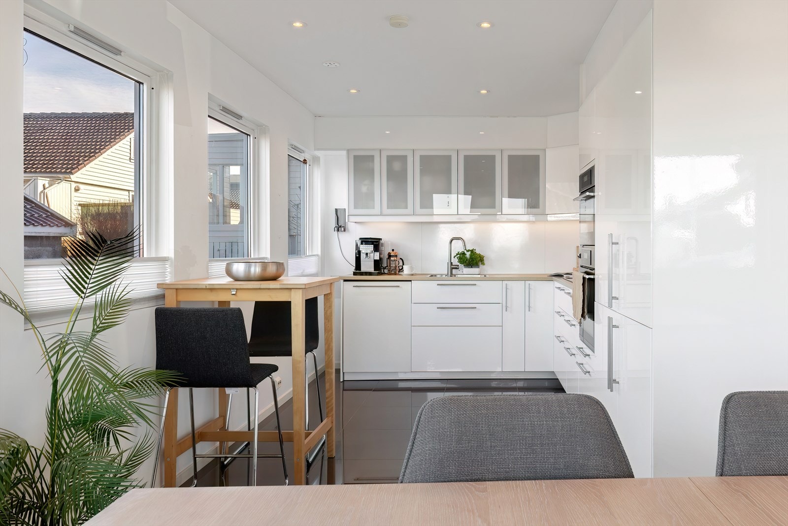 Kjøkken - fliser på gulv Galleribilde