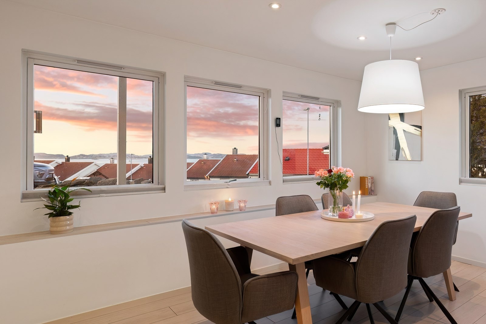 Velkommen til en flott leilighet på Tasta! Foto: JHA-Media (fotograf Joakim Hagen) Galleribilde