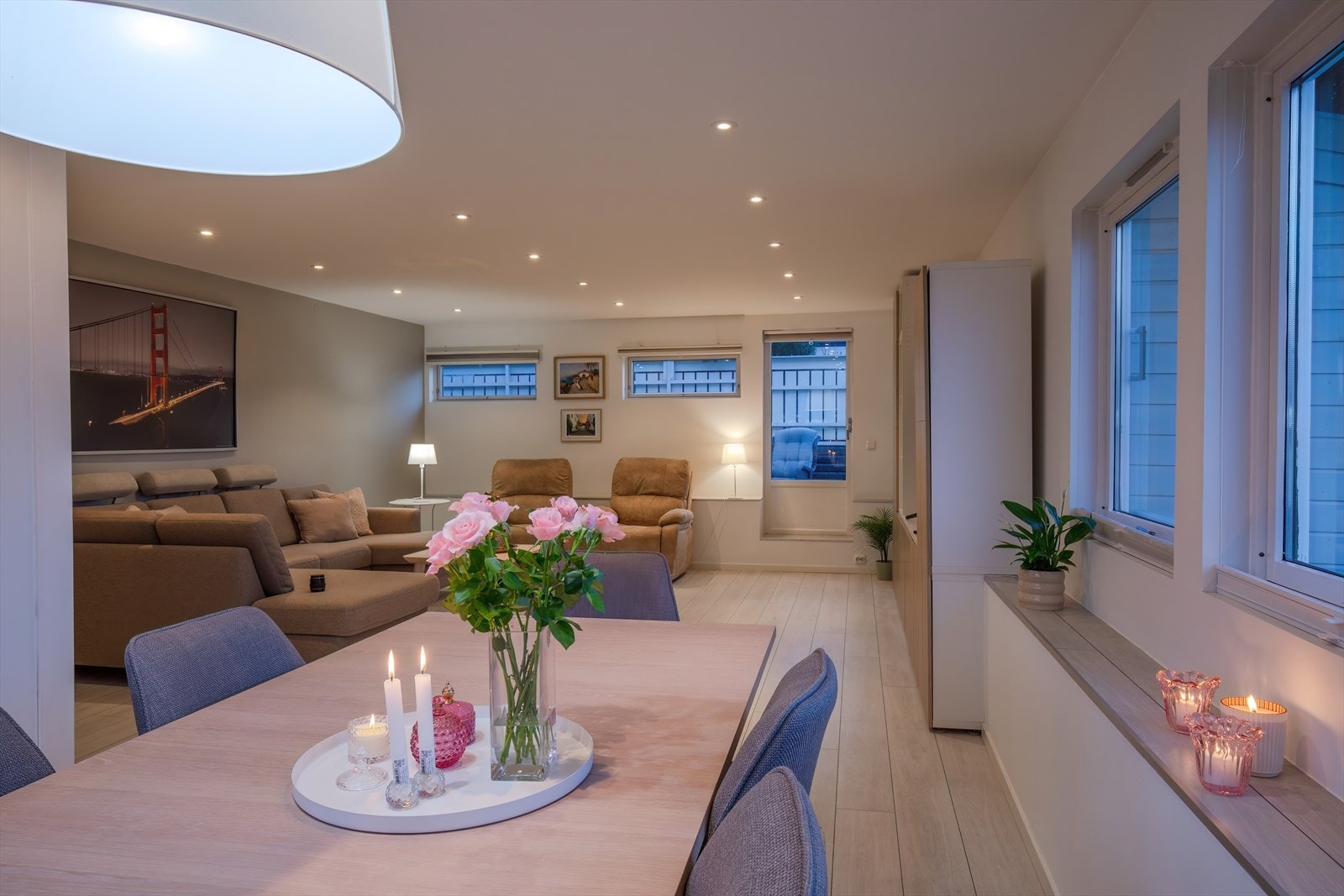 Stue - downlights i tak Galleribilde