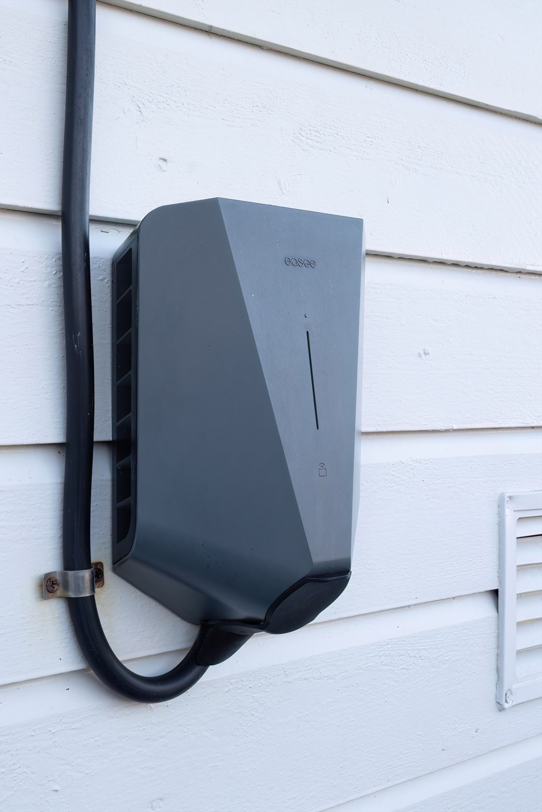 Ladeboks til elbil medfølger Galleribilde