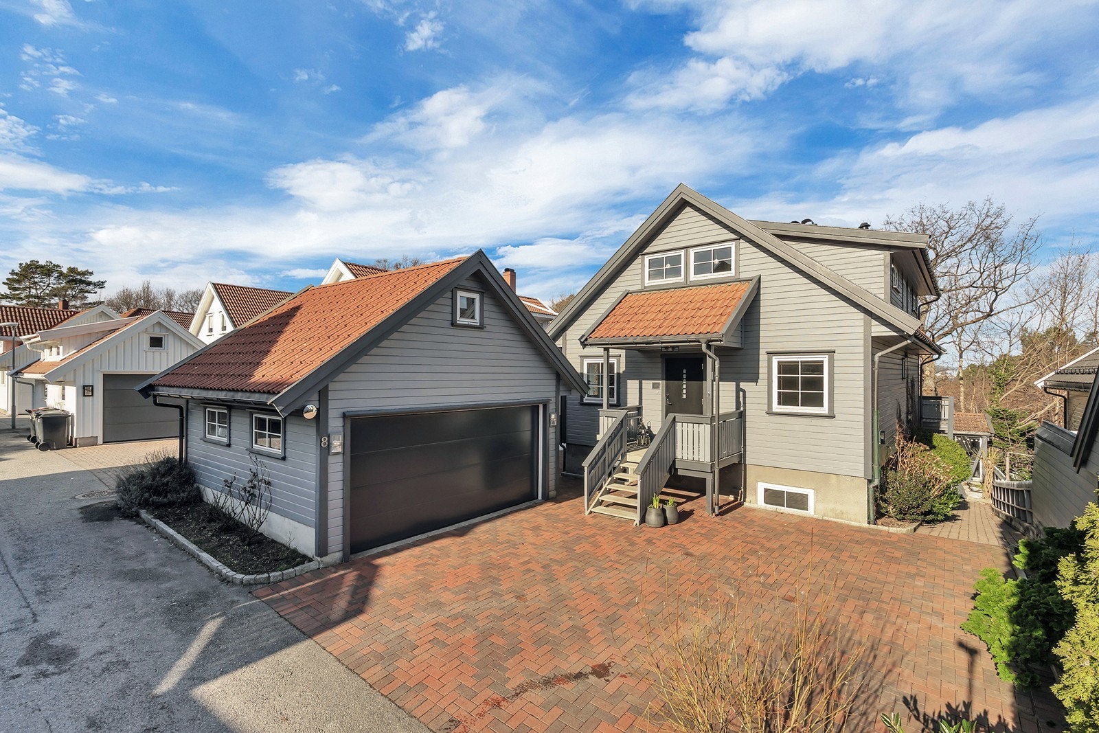 Velkommen til Hammerstien 8. Stor og innholdsrik enebolig fra 1997. Utleiedel og stor garasje Galleribilde