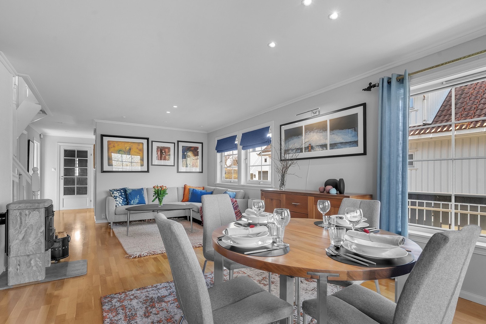 God plass til både sofagruppe og spisebord Galleribilde