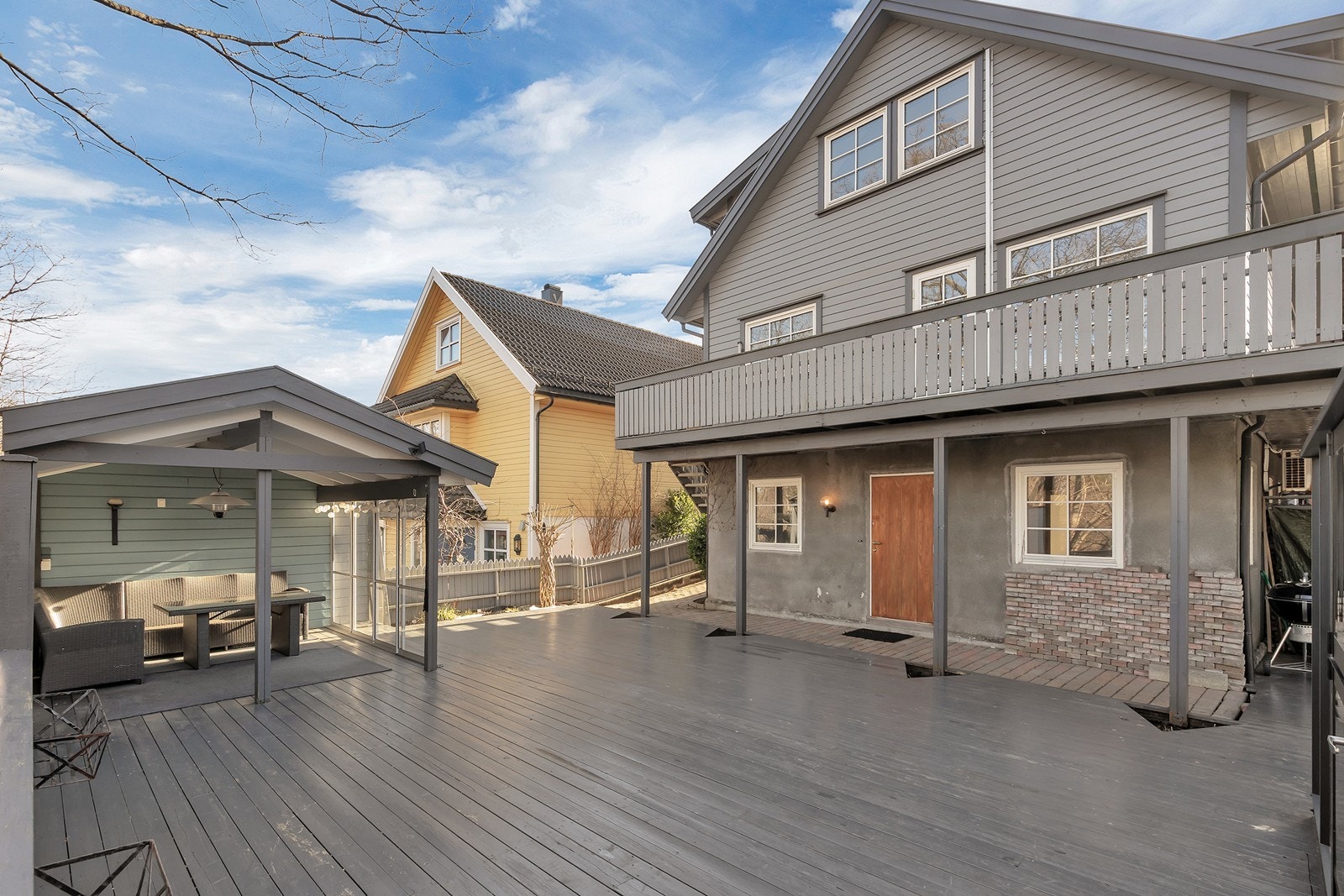 114 kvm. terrasse med utestue og drivhus Galleribilde