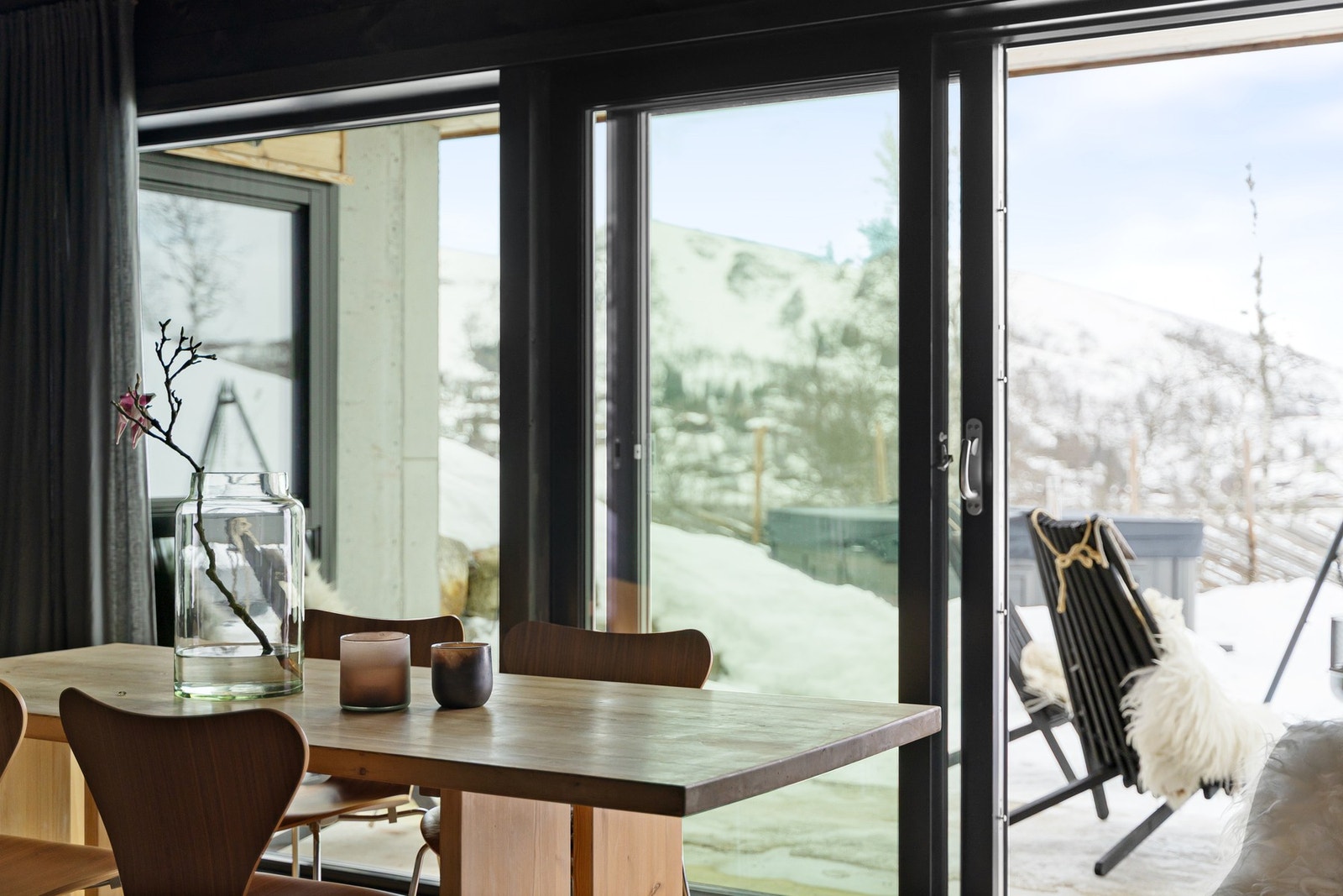 Fra stuen er det utgang til nok et uteområde. Galleribilde