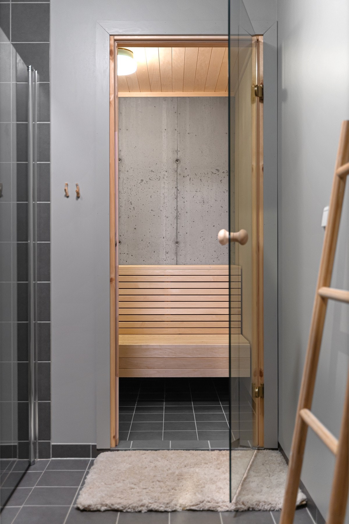 Adkomst til badstue fra badet. Galleribilde