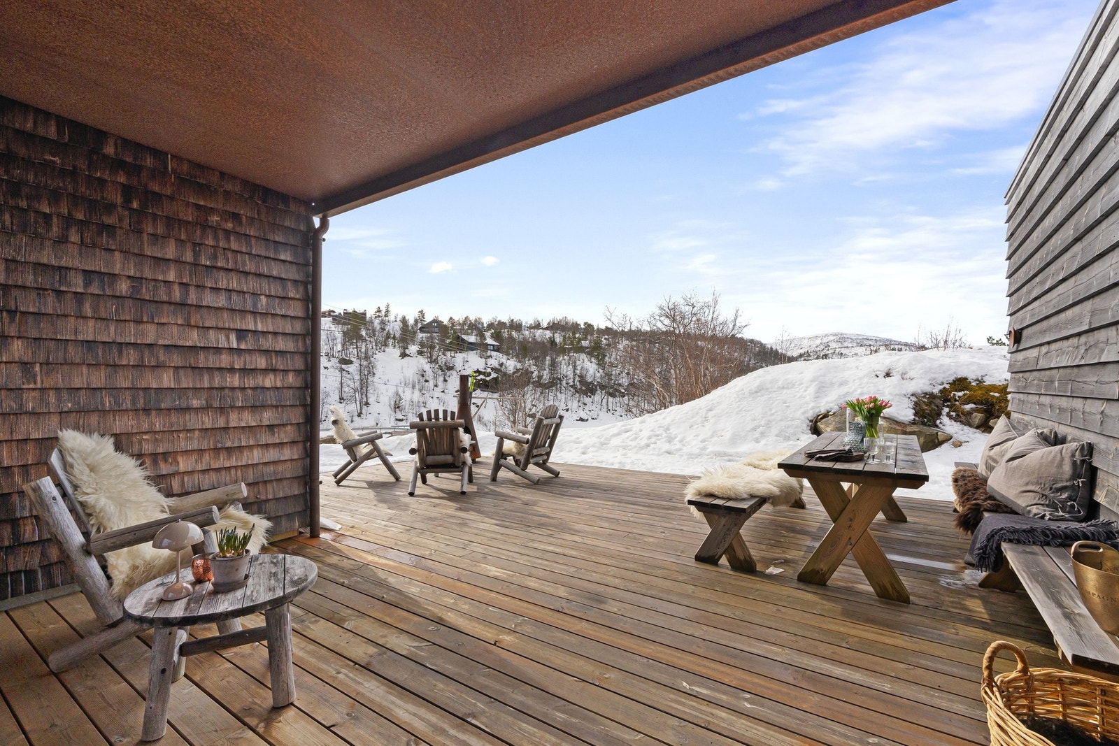 Terrasse med overbygg i cortenstål. Galleribilde