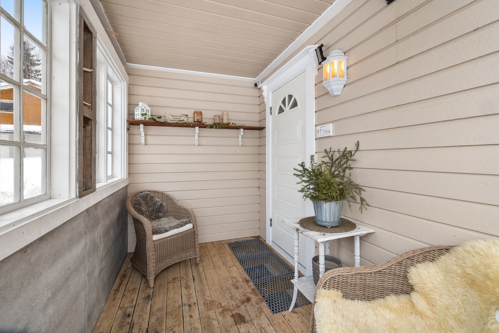 Flott inngangsparti med plass til tilhørende møblement Galleribilde