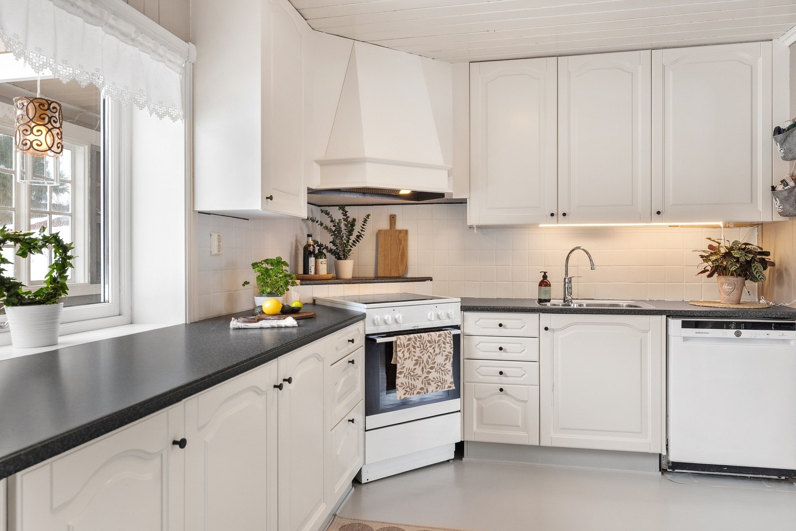 Kjøkkenet fremstår velholdt og har fått tilstandsgrad 1 av takstmann Galleribilde