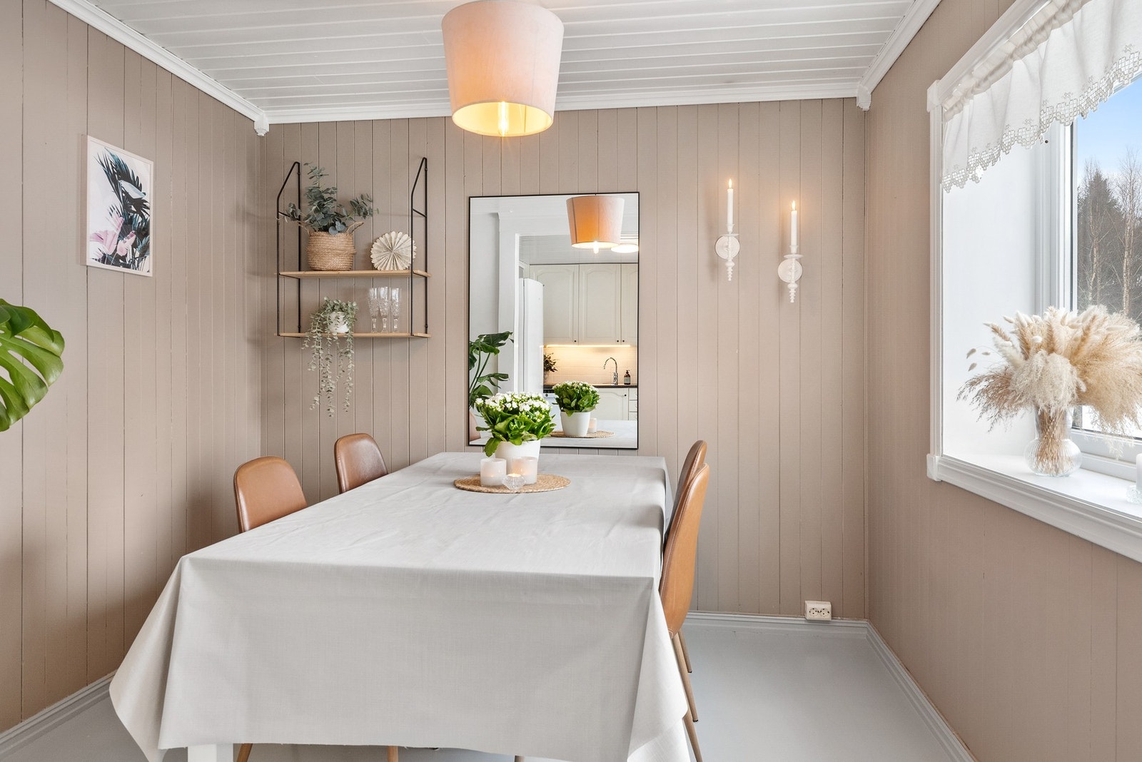 Spiseseksjonen fungerer som et naturlig samlingspunkt for familien Galleribilde