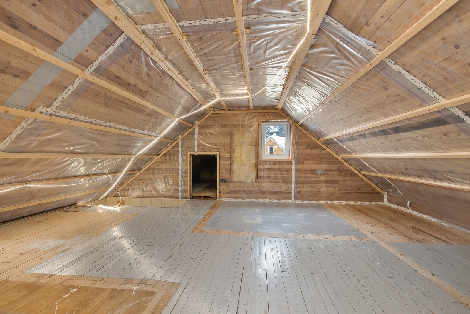 Stor loftetasje som byr på et stort potensial Galleribilde