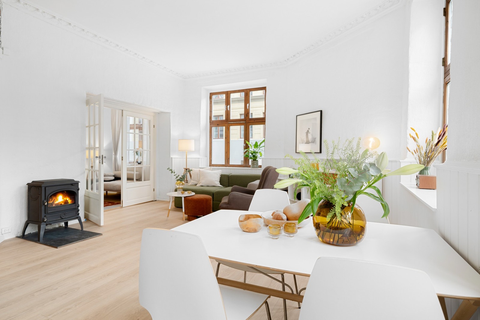 - Takhøyden i oppholdsrommet er målt til 3,14 meter - Galleribilde