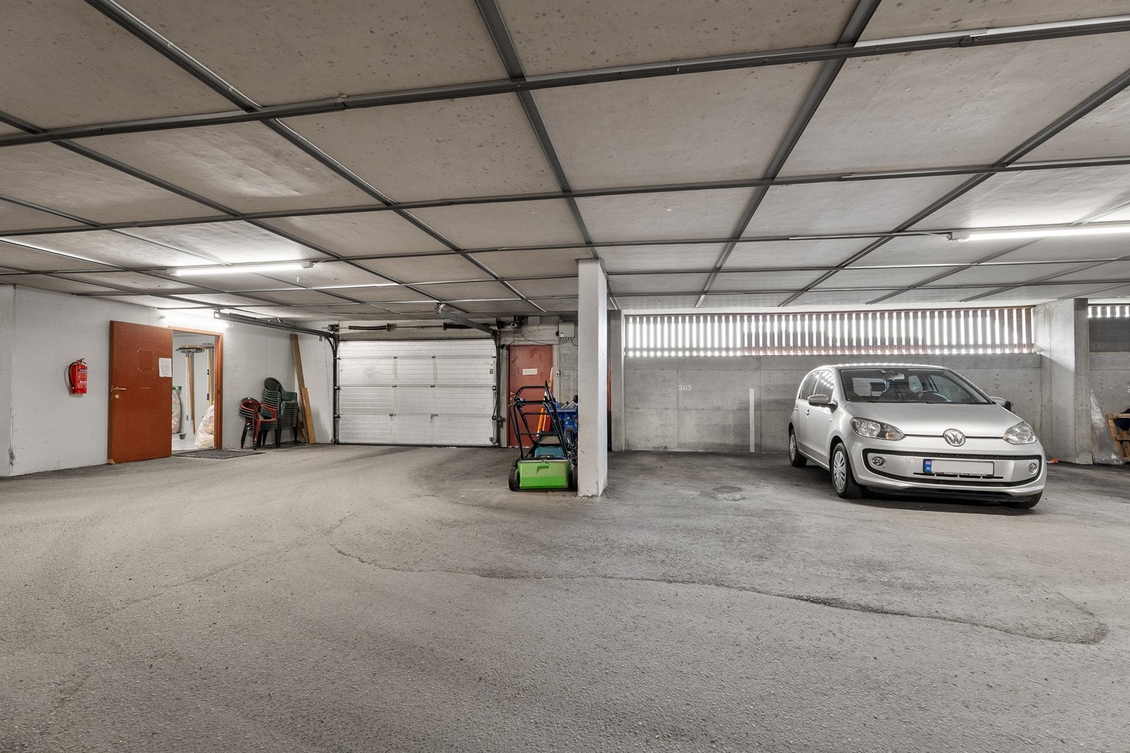 Leiligheten har tilhørende parkeringsplass 305. Galleribilde