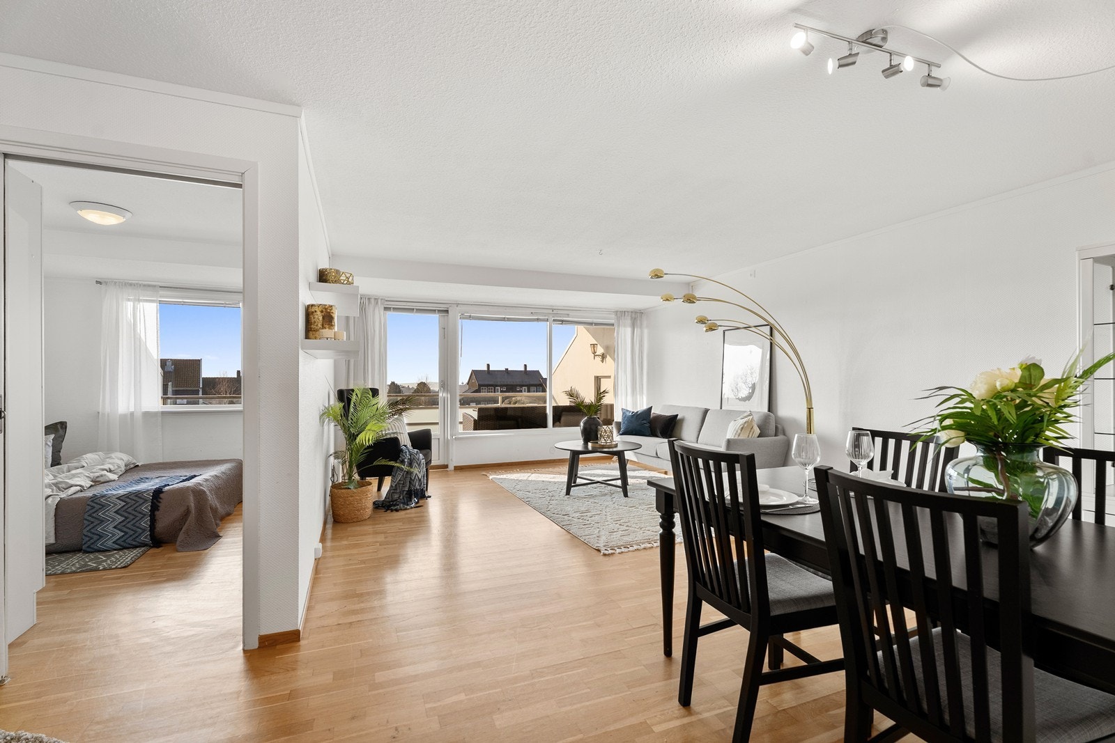 Leiligheten har en god planløsning, leiligheten trenger litt oppussing. Galleribilde