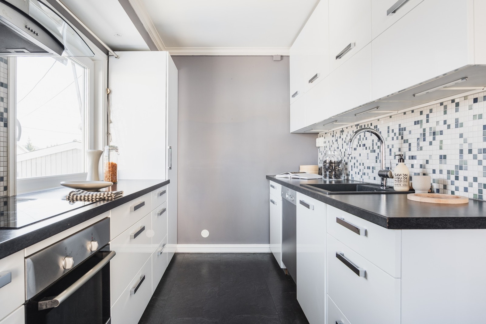 Integrert stekeovn og keramisk platetopp. Galleribilde