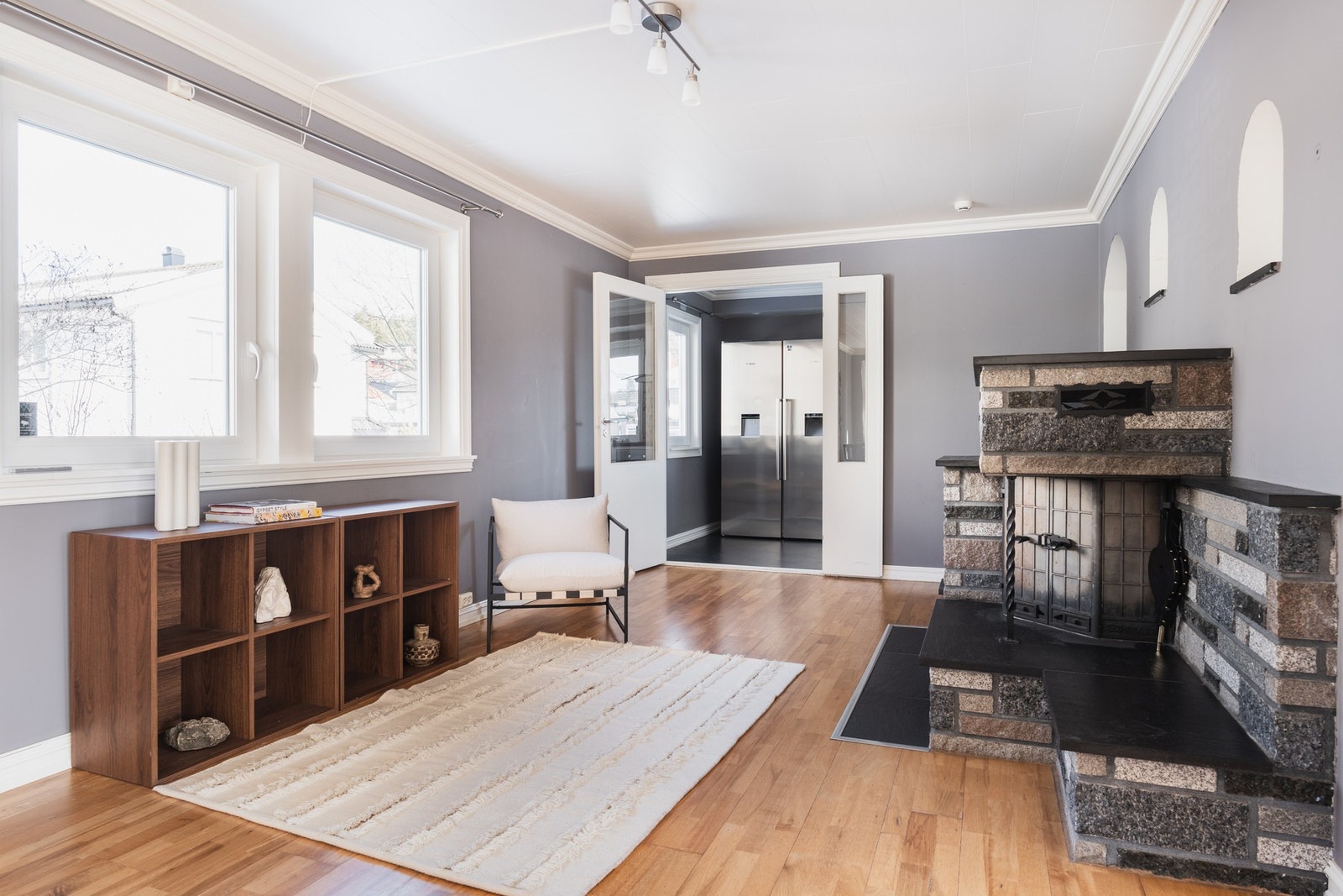 Enkel adkomst til kjøkken fra oppholdsrommet. Galleribilde