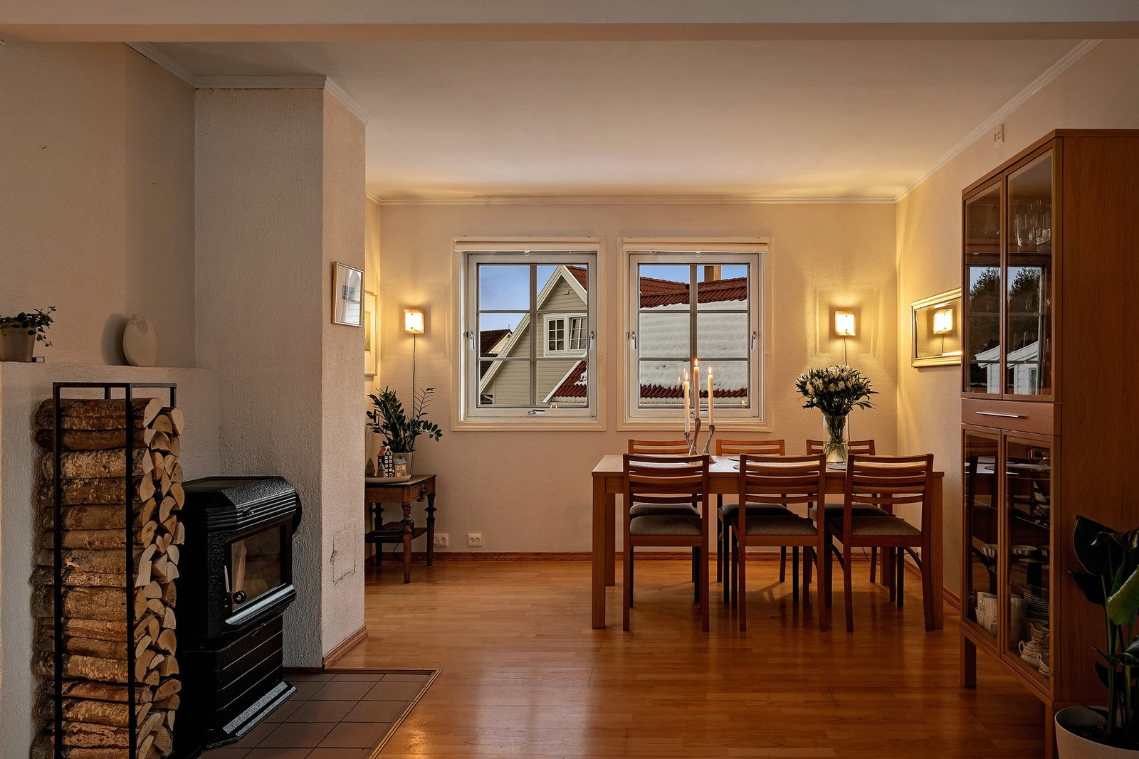 Stuen er lys og luftig og har også evnen til å være dempet og stemningsfull. Galleribilde