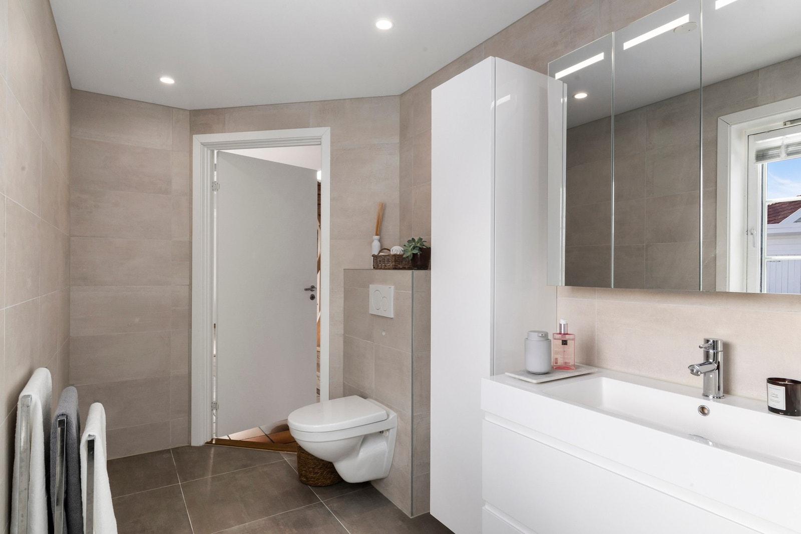 Badet er oppgradert i 2019 og har selvsagt fått tilstandsgrad 1 og 0 av bygningskyndig. Galleribilde