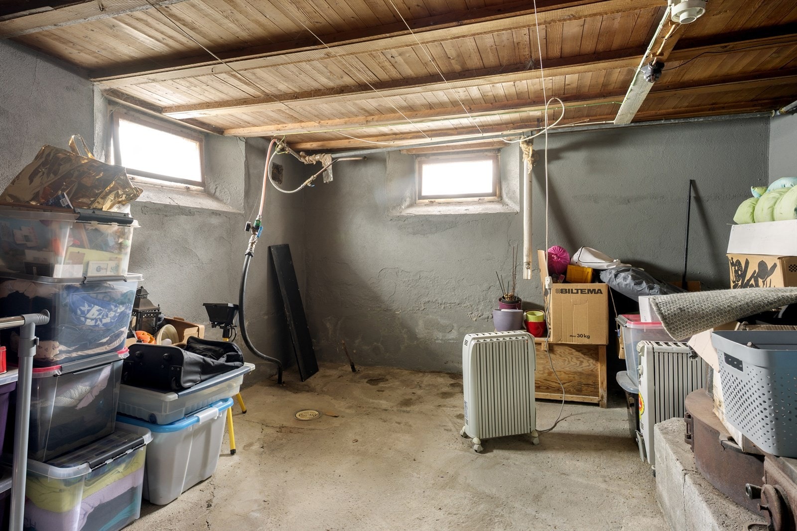 Det er godt m/lagrings- og oppbevaringsplass fordelt på flere boder. Galleribilde