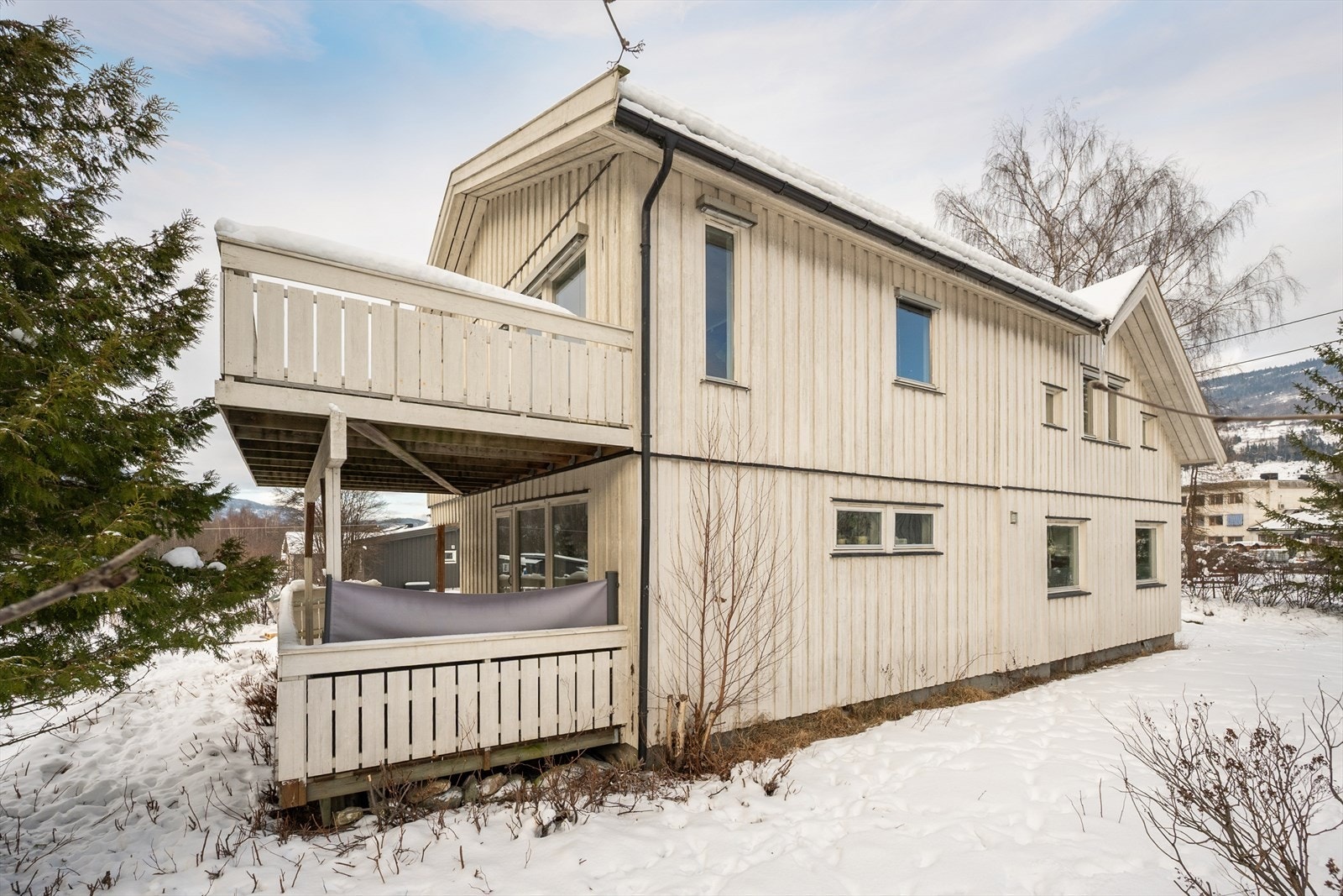 De to sørvestvendte verandaene gir gode uteplasser med adkomst fra stuene i hver etasje. Galleribilde