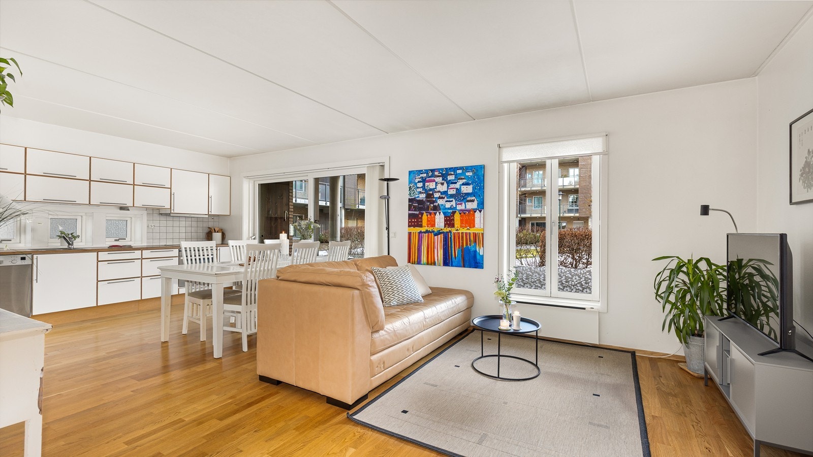 God plass til sittegrupper og spisebord Galleribilde