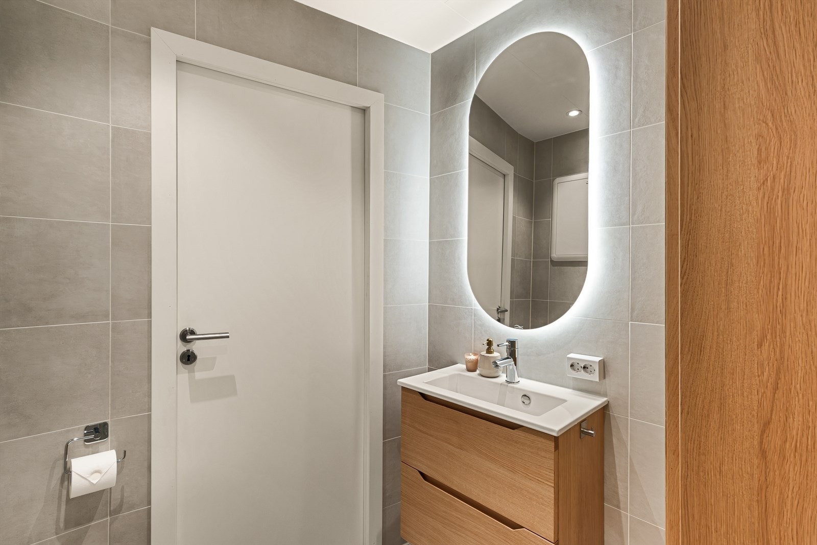 Lekkert helfliset bad som er pusset opp i 2023. Galleribilde