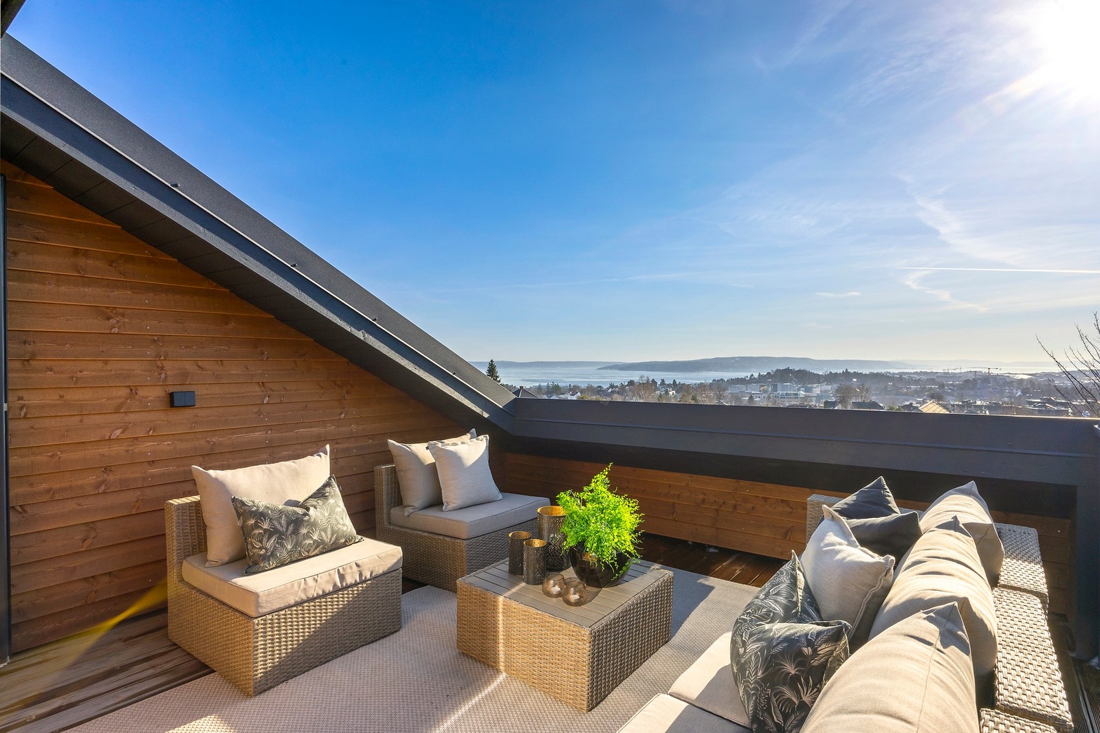 Sydvestvendt takterrasse på 16, 2 kvm. Galleribilde