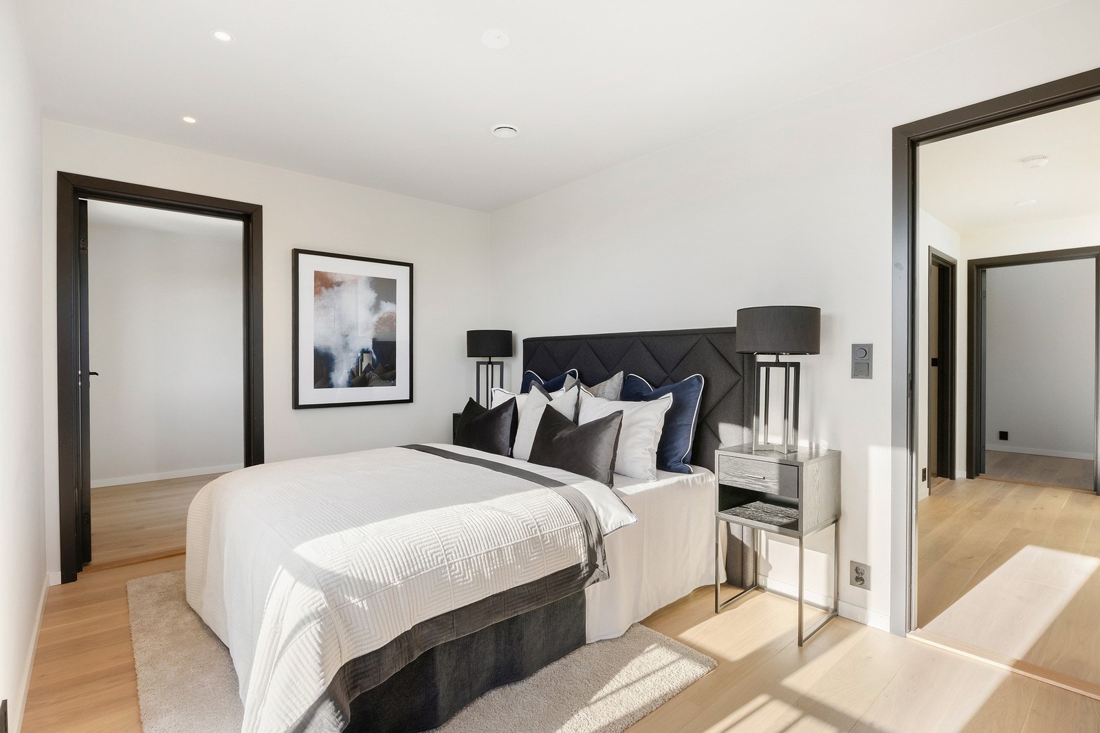 Hovedsoverom med bad en suite og walk-in-closet Galleribilde