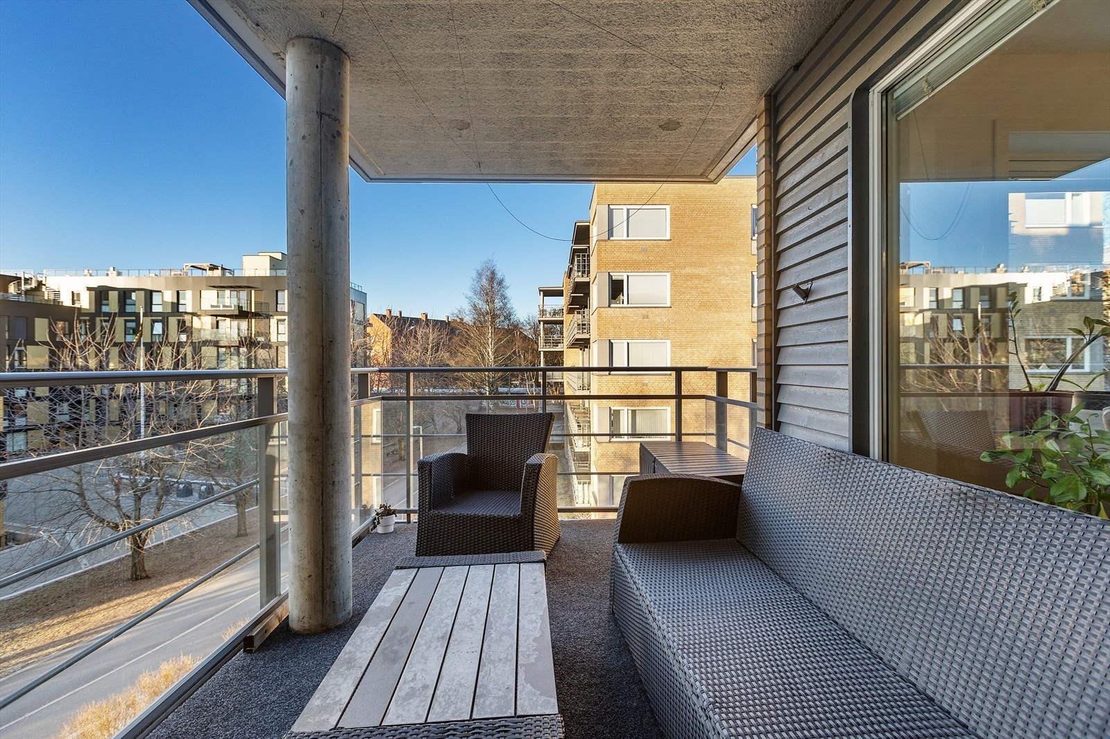 Lun overbygd balkong. Galleribilde