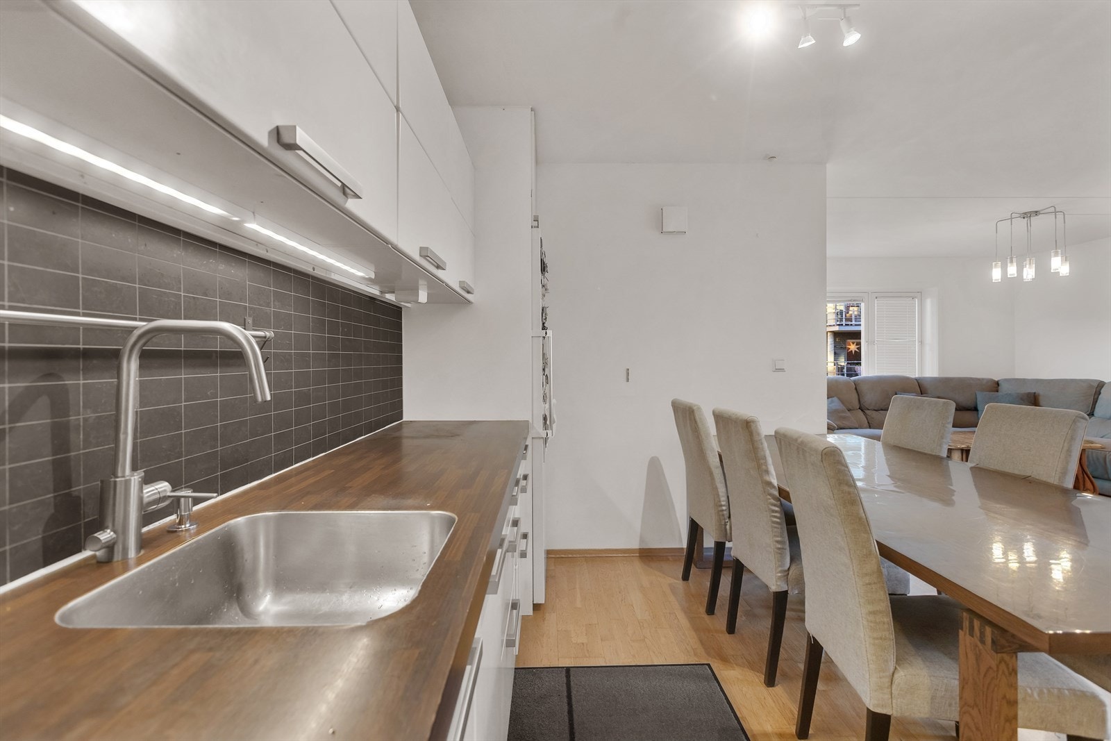 God plass til spisestue ved kjøkken. Galleribilde